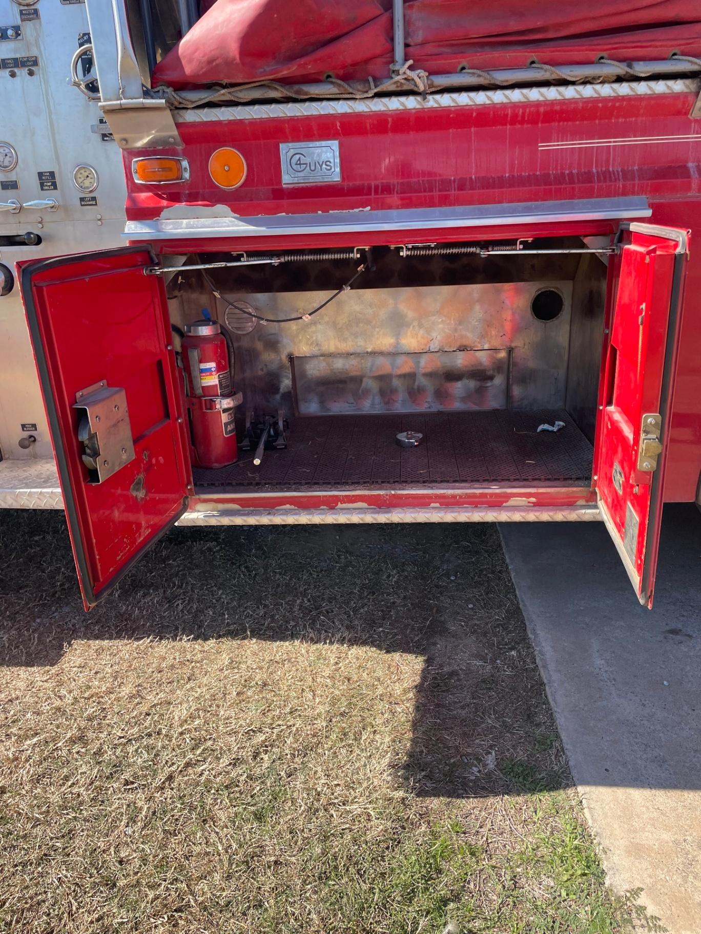 1990 4 Guys International Tanker - image 7