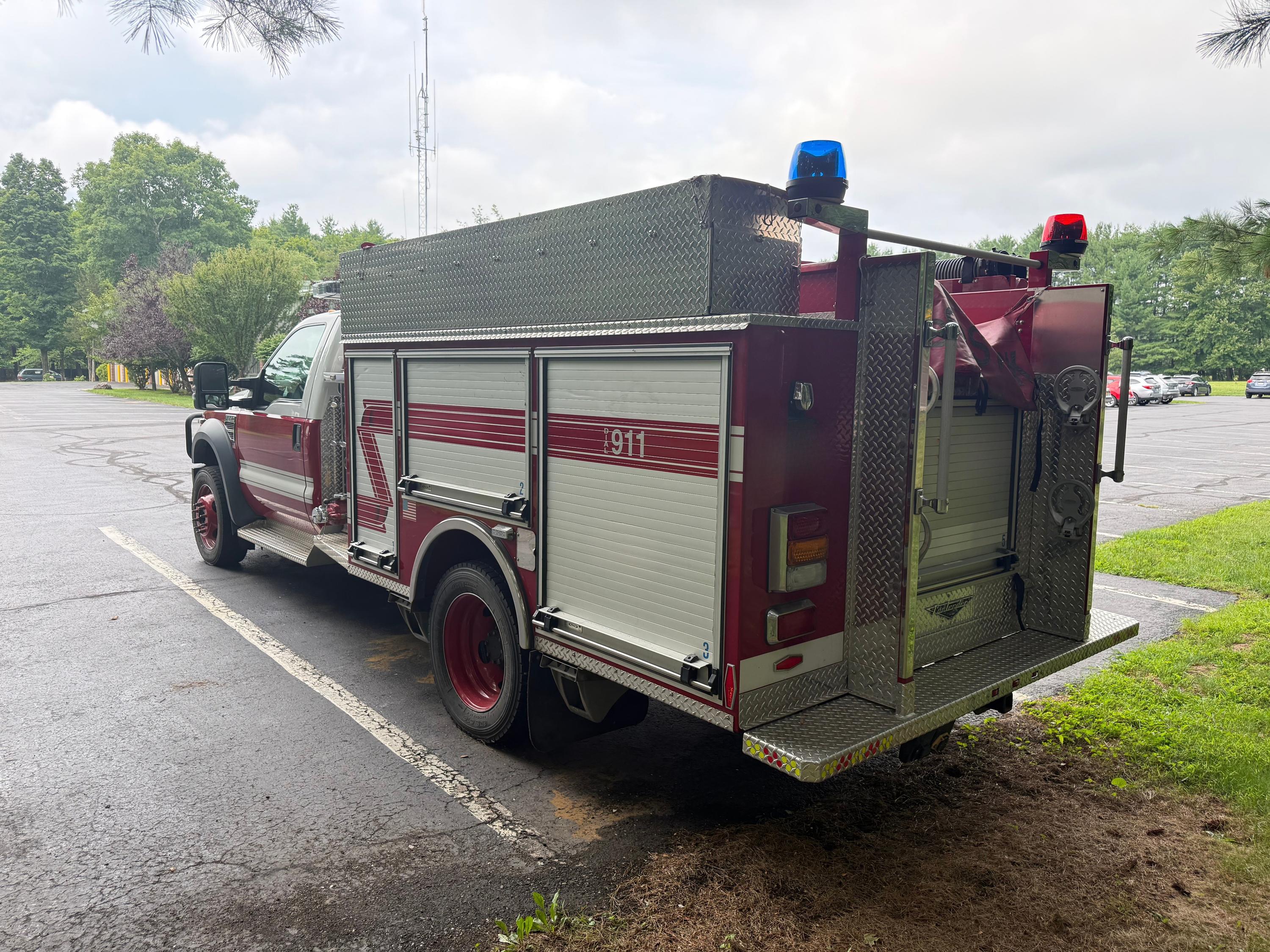 2009 Pierce Ford 4x4 Mini Pumper - image 9