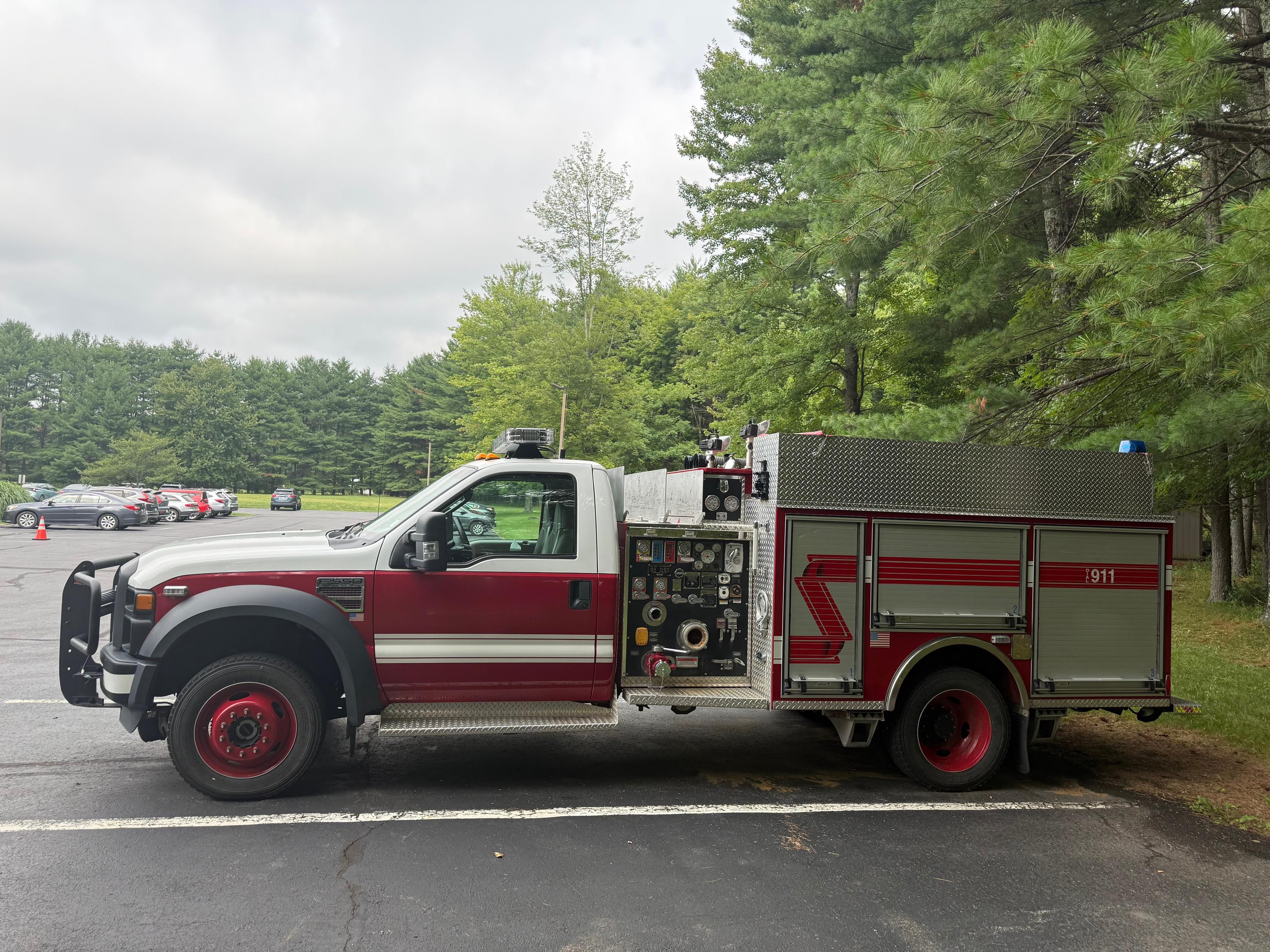2009 Pierce Ford 4x4 Mini Pumper - image 4