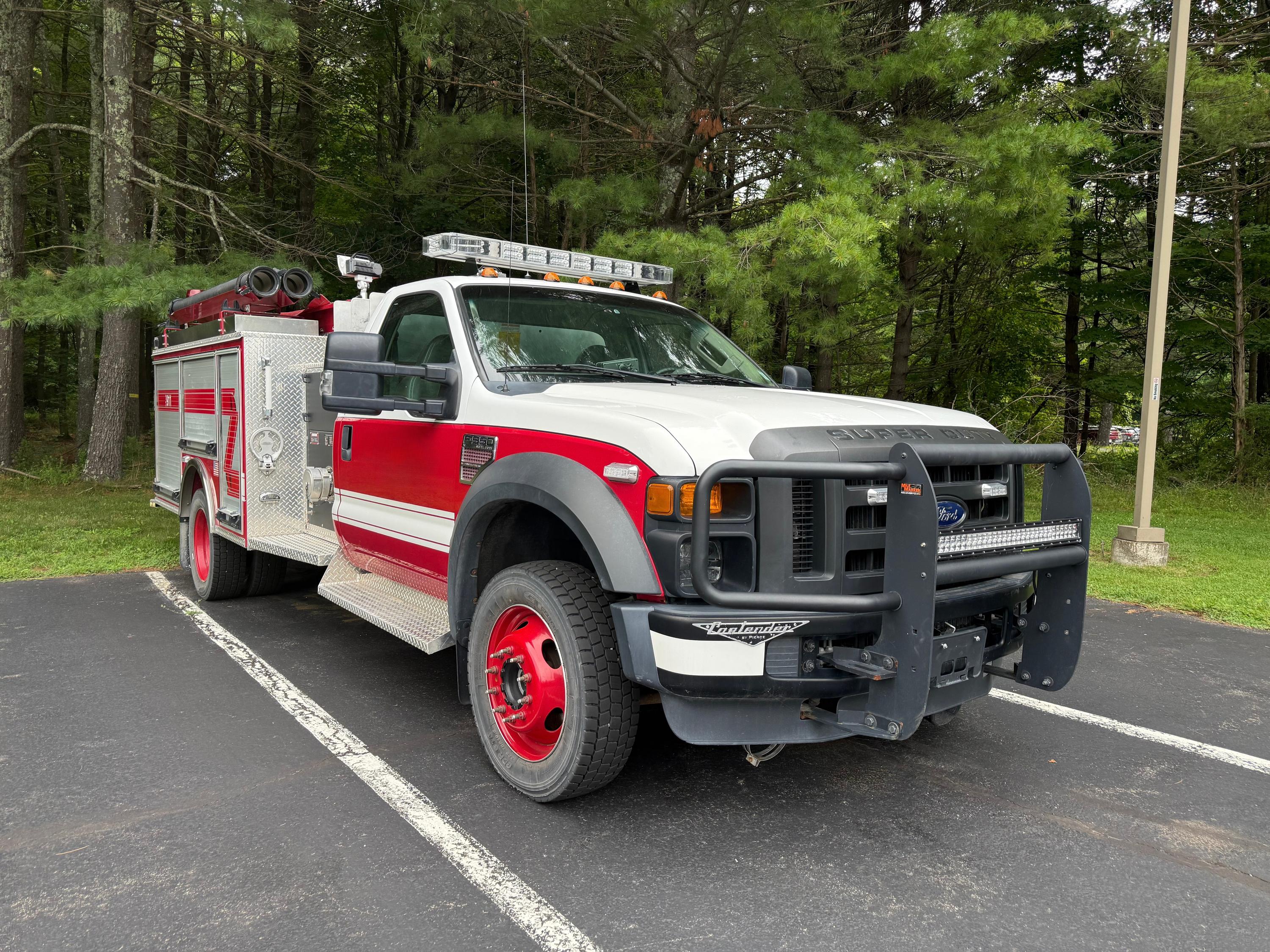 2009 Pierce Ford 4x4 Mini Pumper - image 2
