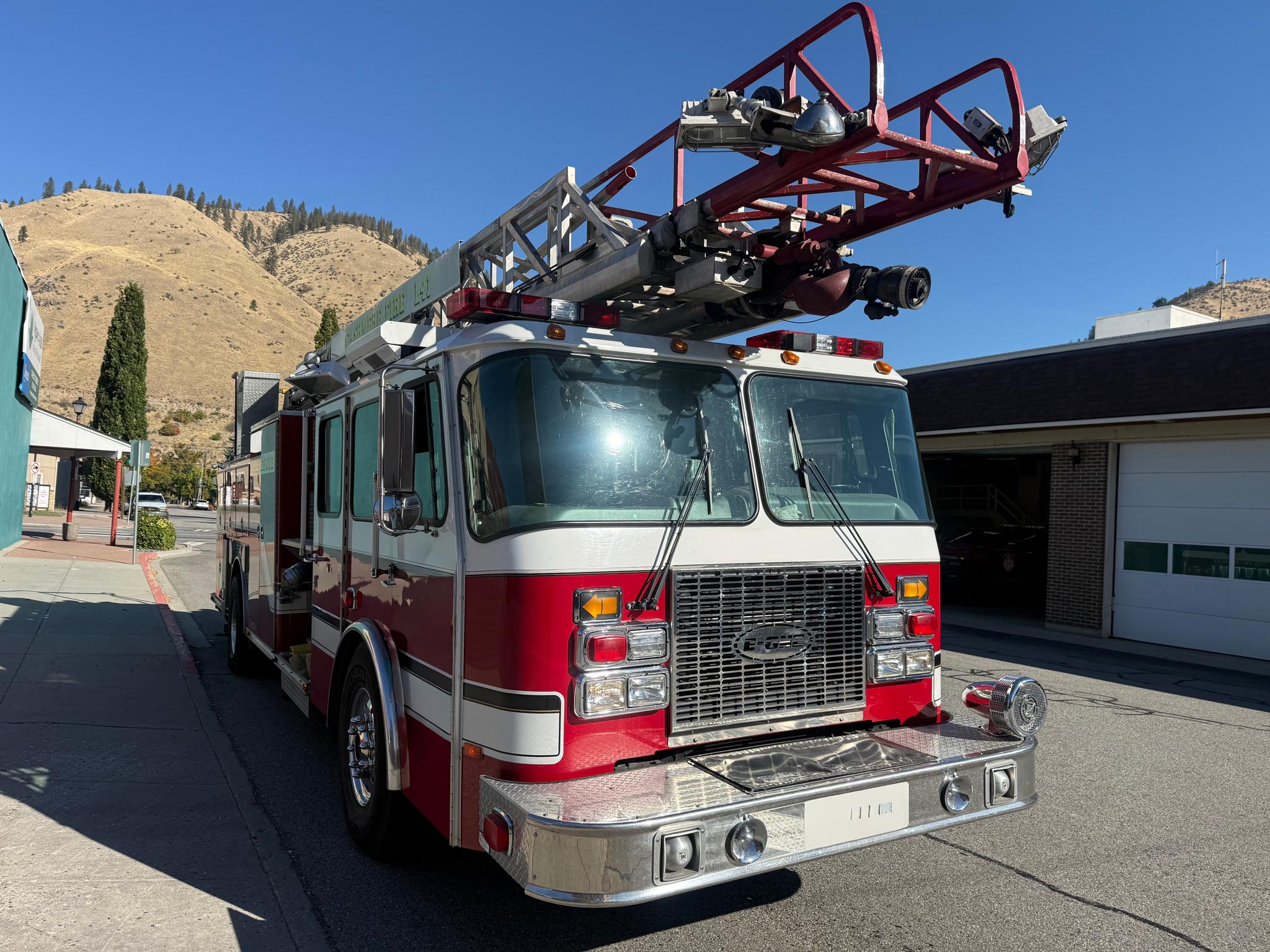 2001 E-One 75' Aerial - image 4