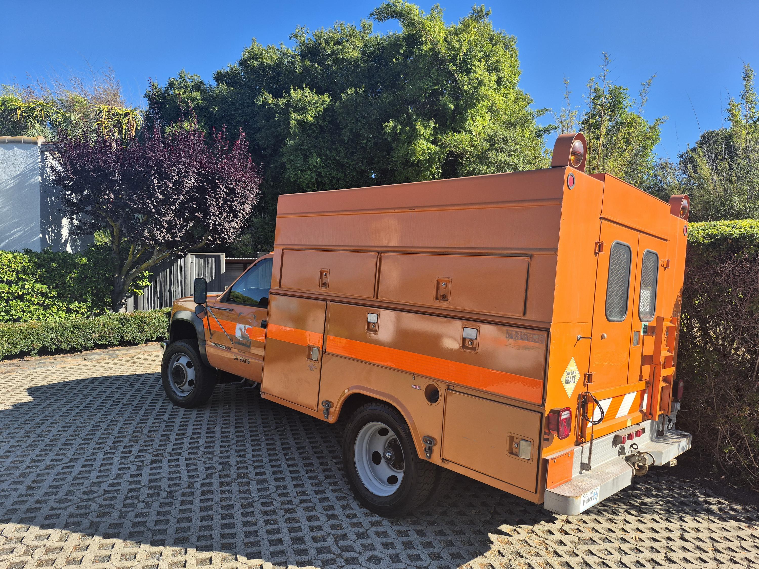 GMC 3500HD Welding/Service truck 9' Stahl enclosed box - image 3