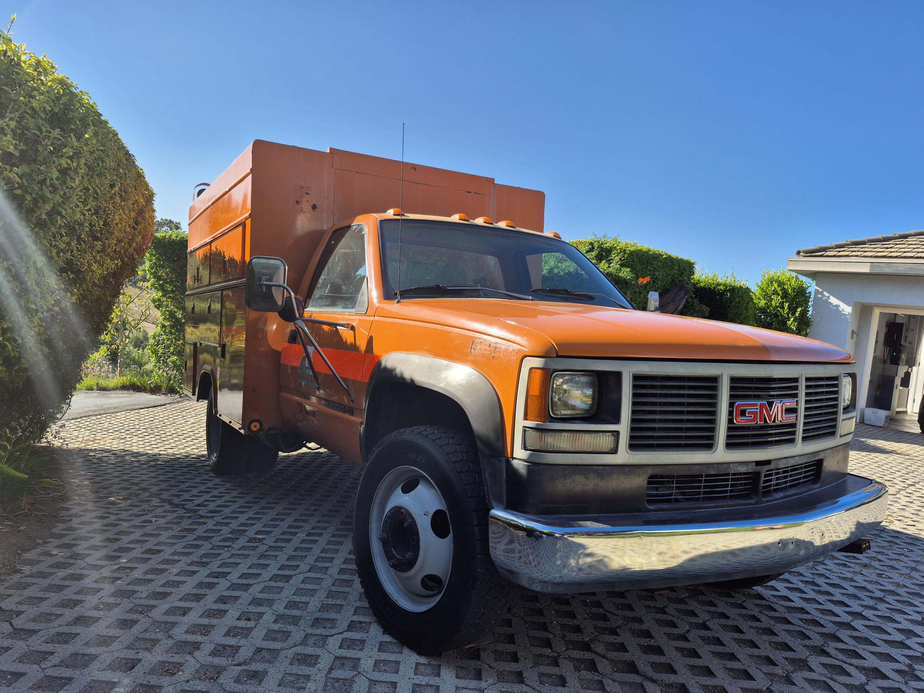 GMC 3500HD Welding/Service truck 9' Stahl enclosed box - image 5