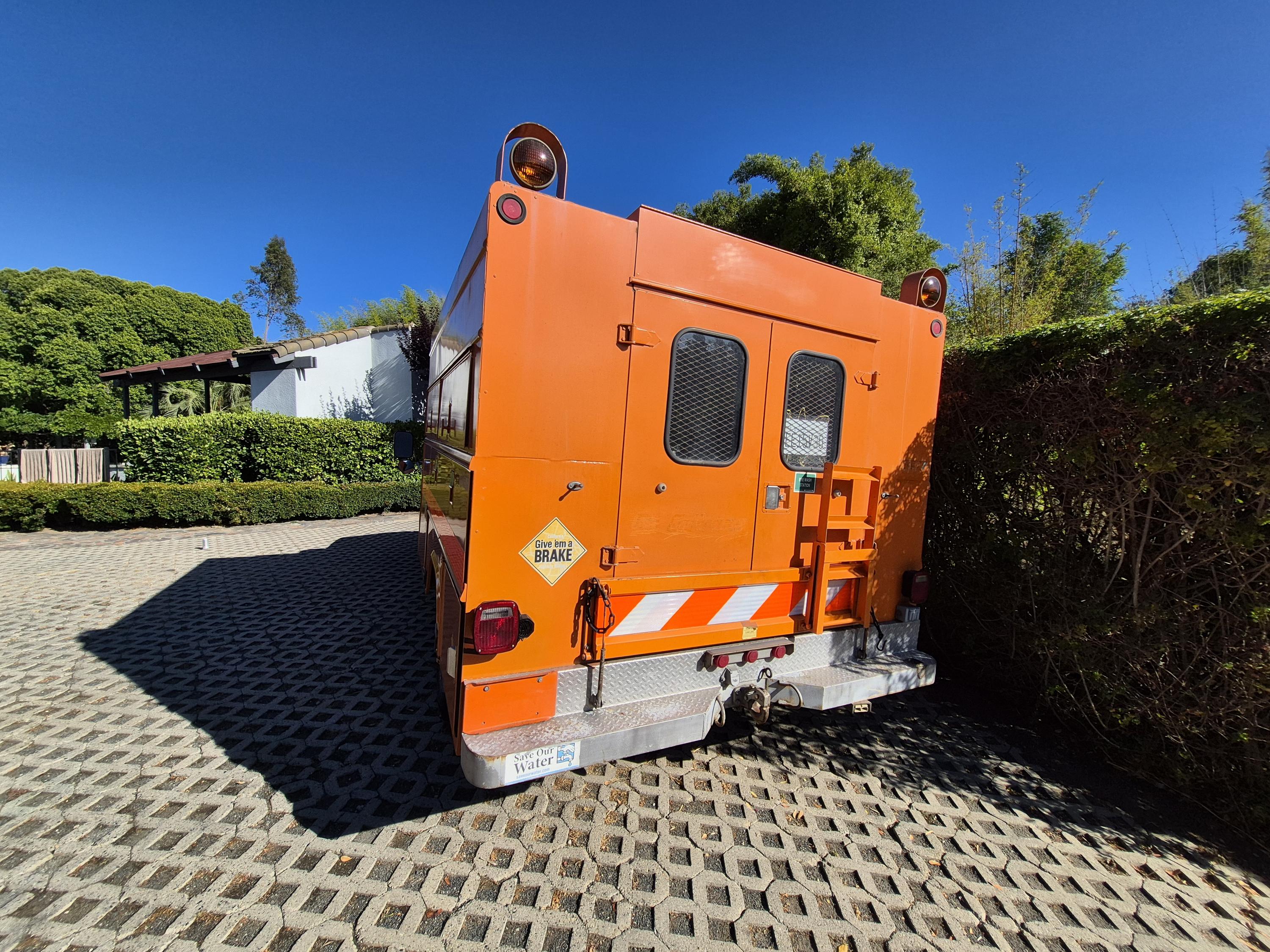 GMC 3500HD Welding/Service truck 9' Stahl enclosed box - image 4
