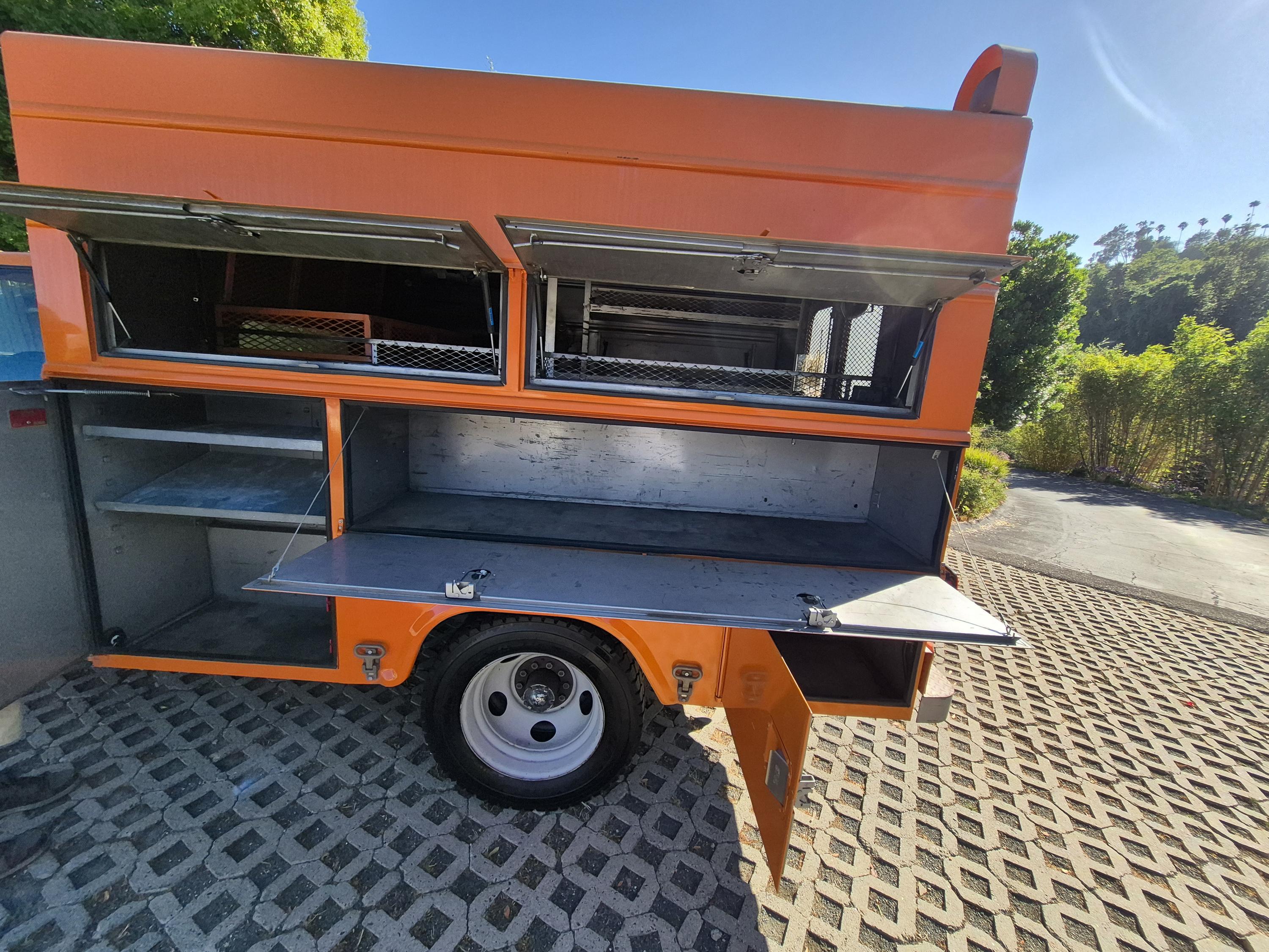 GMC 3500HD Welding/Service truck 9' Stahl enclosed box - image 6