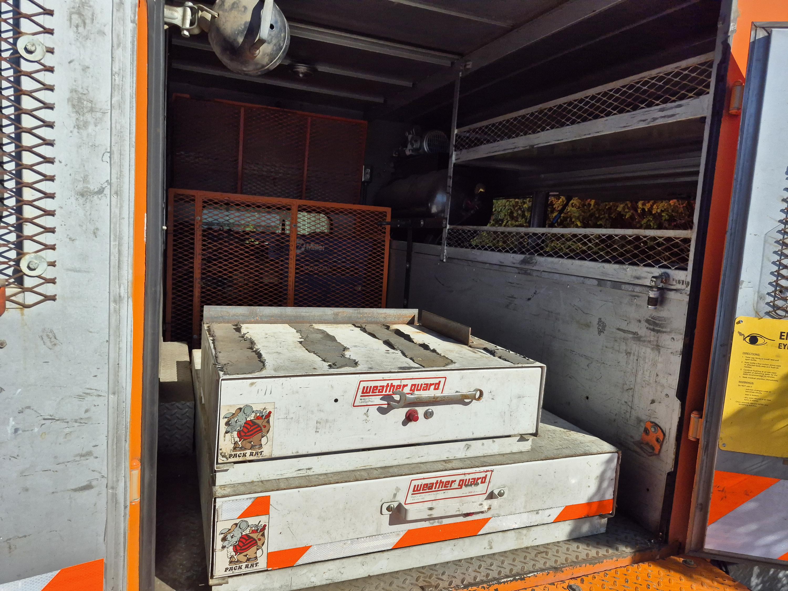 GMC 3500HD Welding/Service truck 9' Stahl enclosed box - image 12