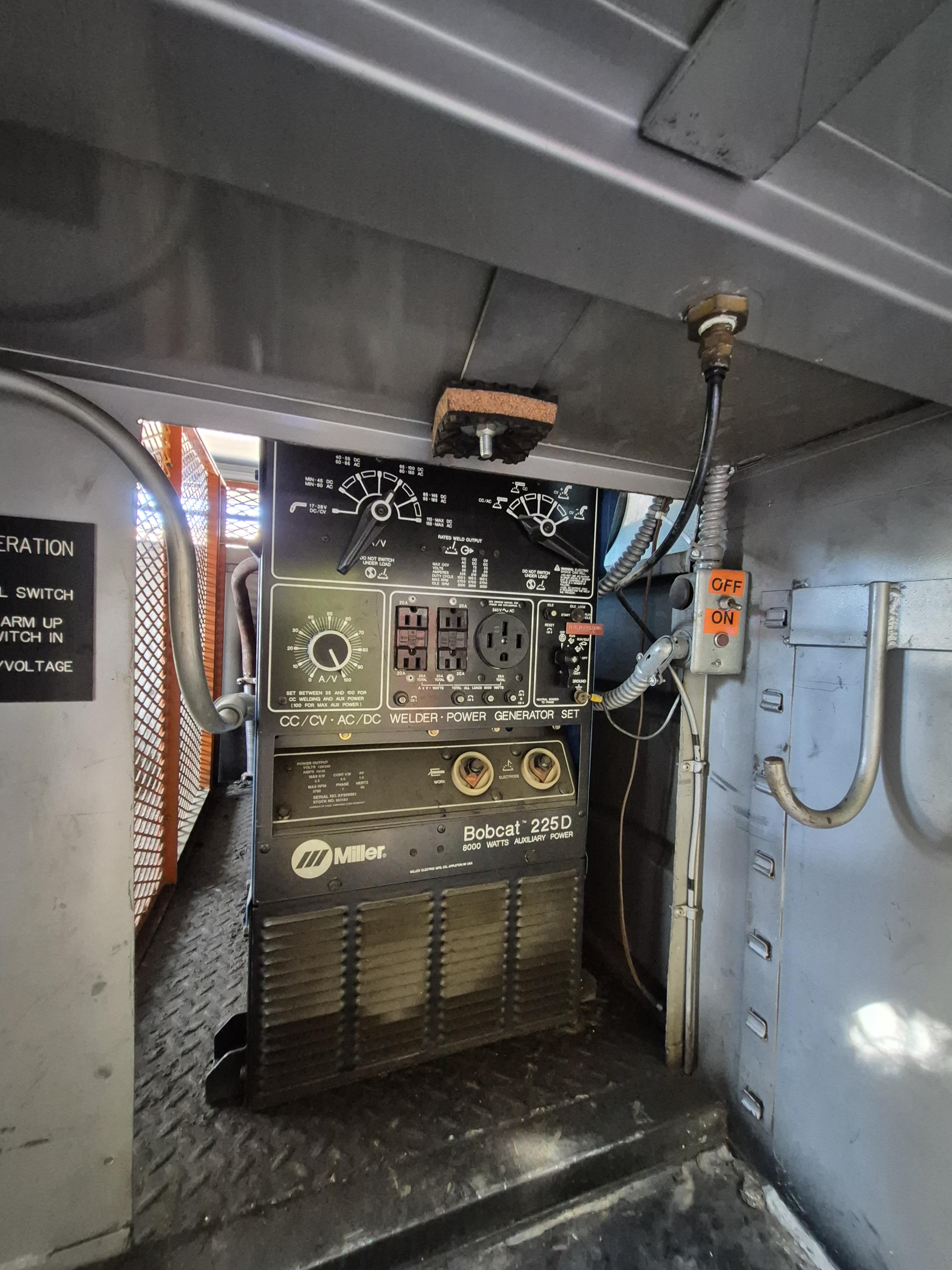 GMC 3500HD Welding/Service truck 9' Stahl enclosed box - image 17