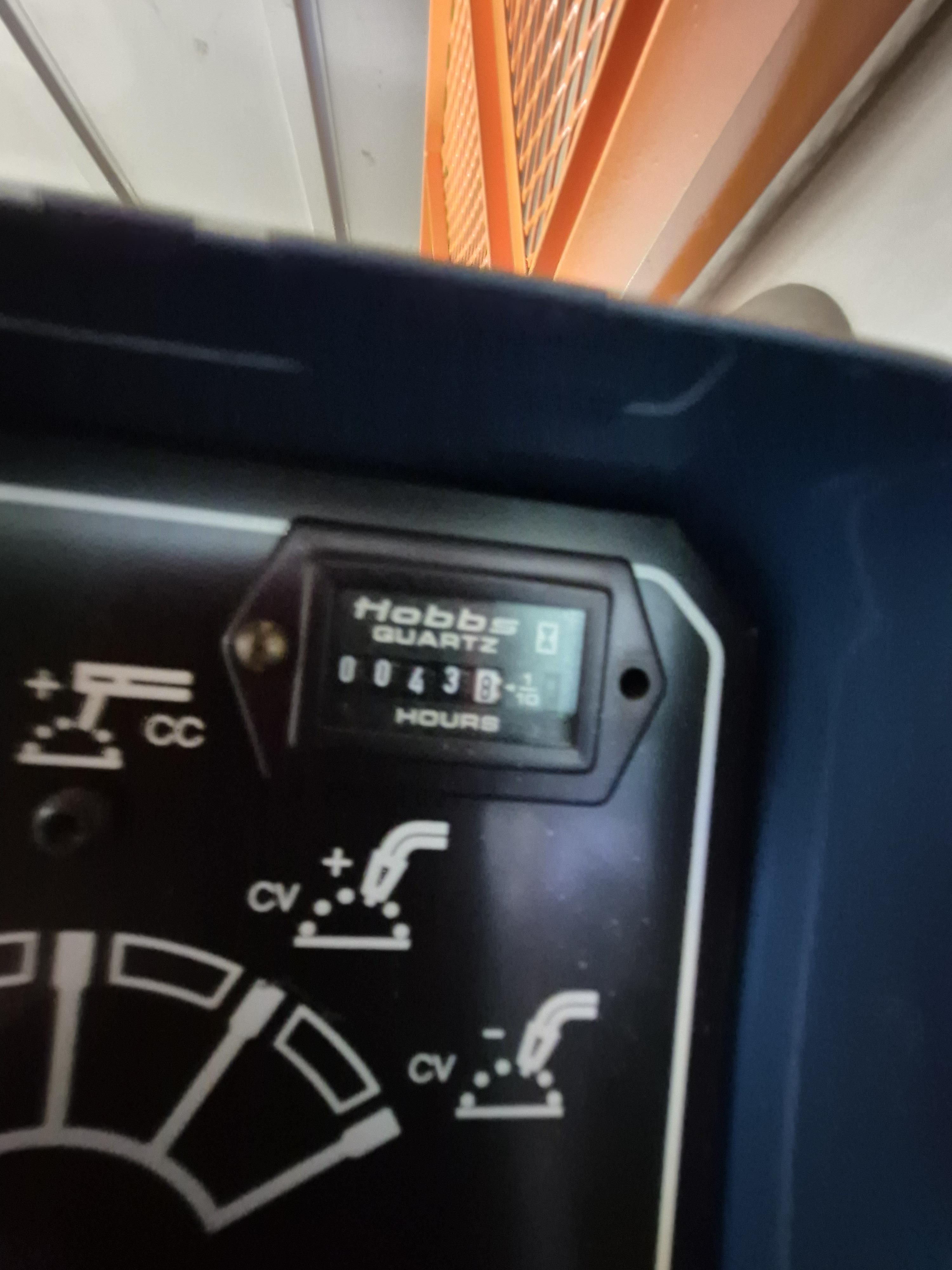 GMC 3500HD Welding/Service truck 9' Stahl enclosed box - image 16
