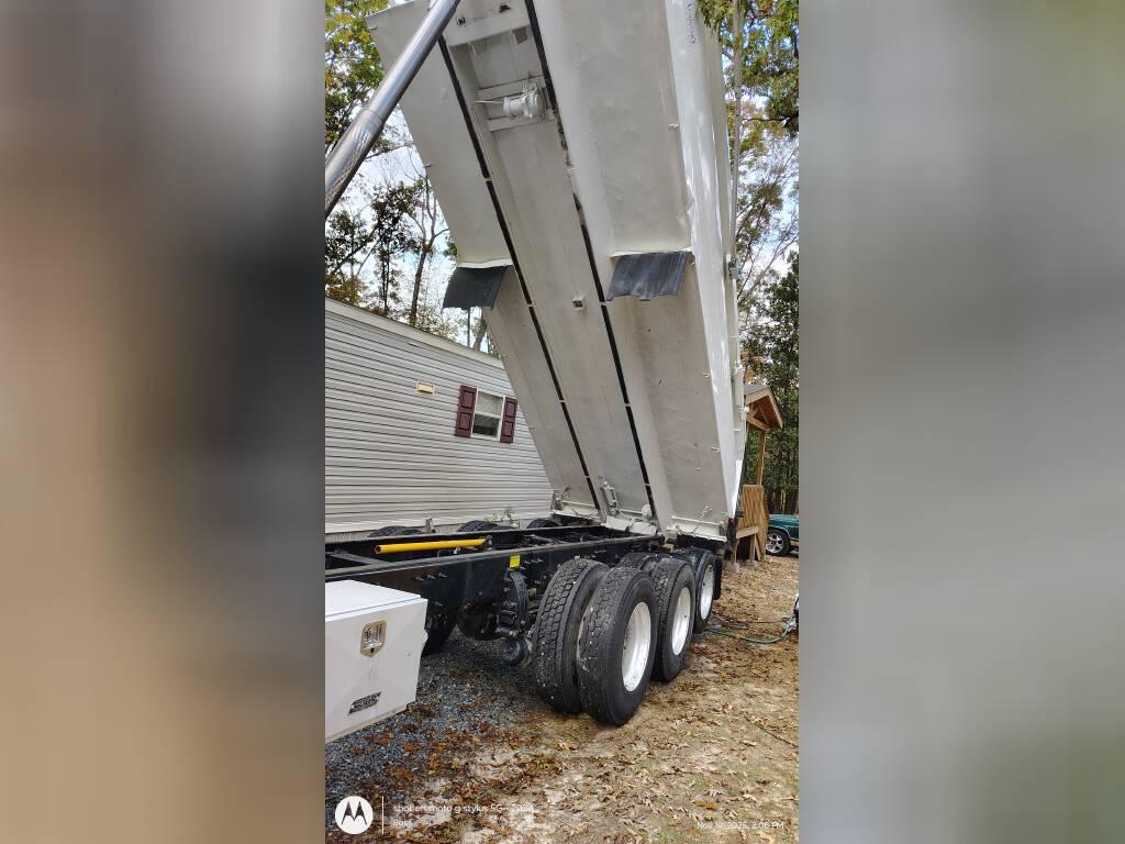 2019 Peterbilt 365 Dump Truck - image 5