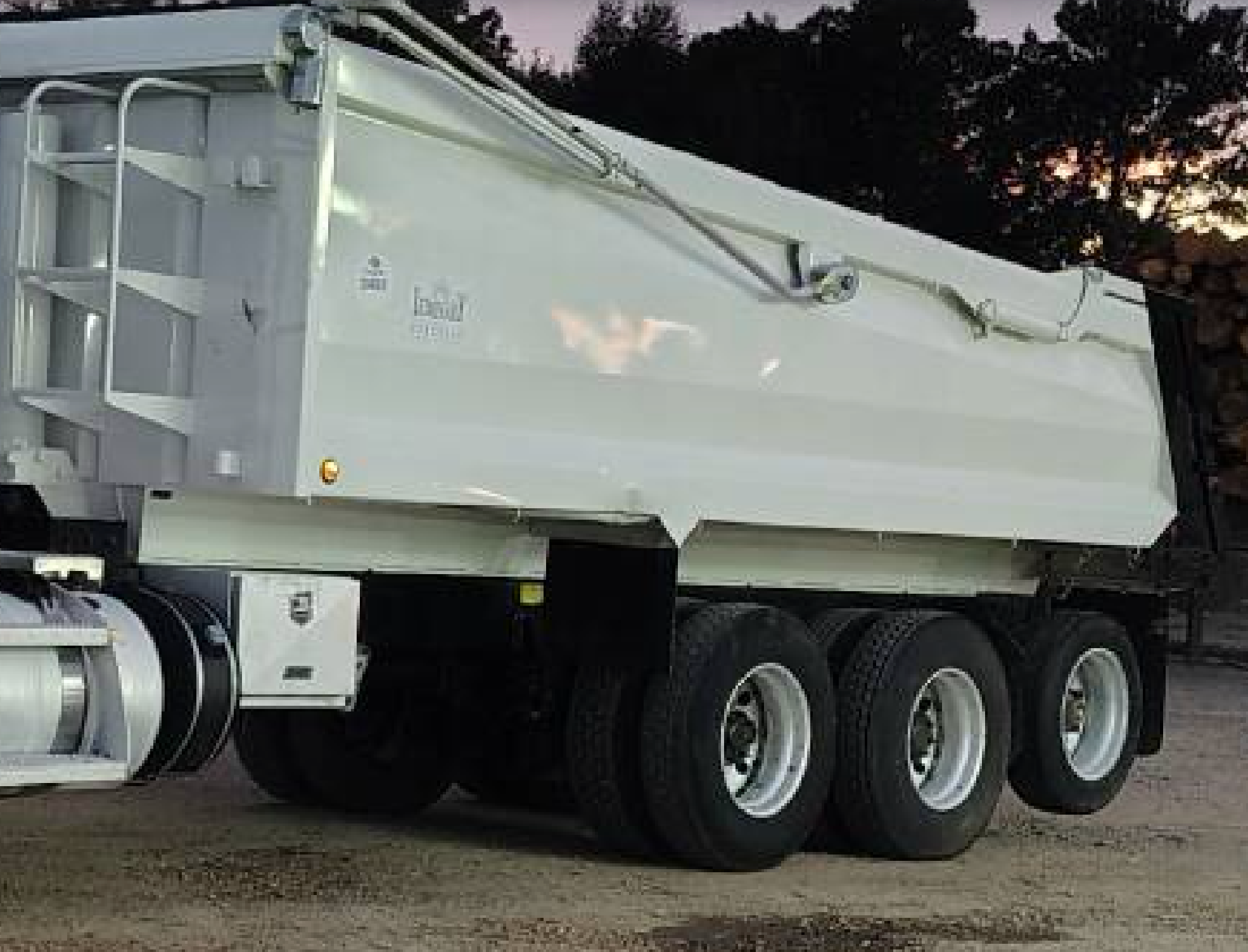 2019 Peterbilt 365 Dump Truck - image 3