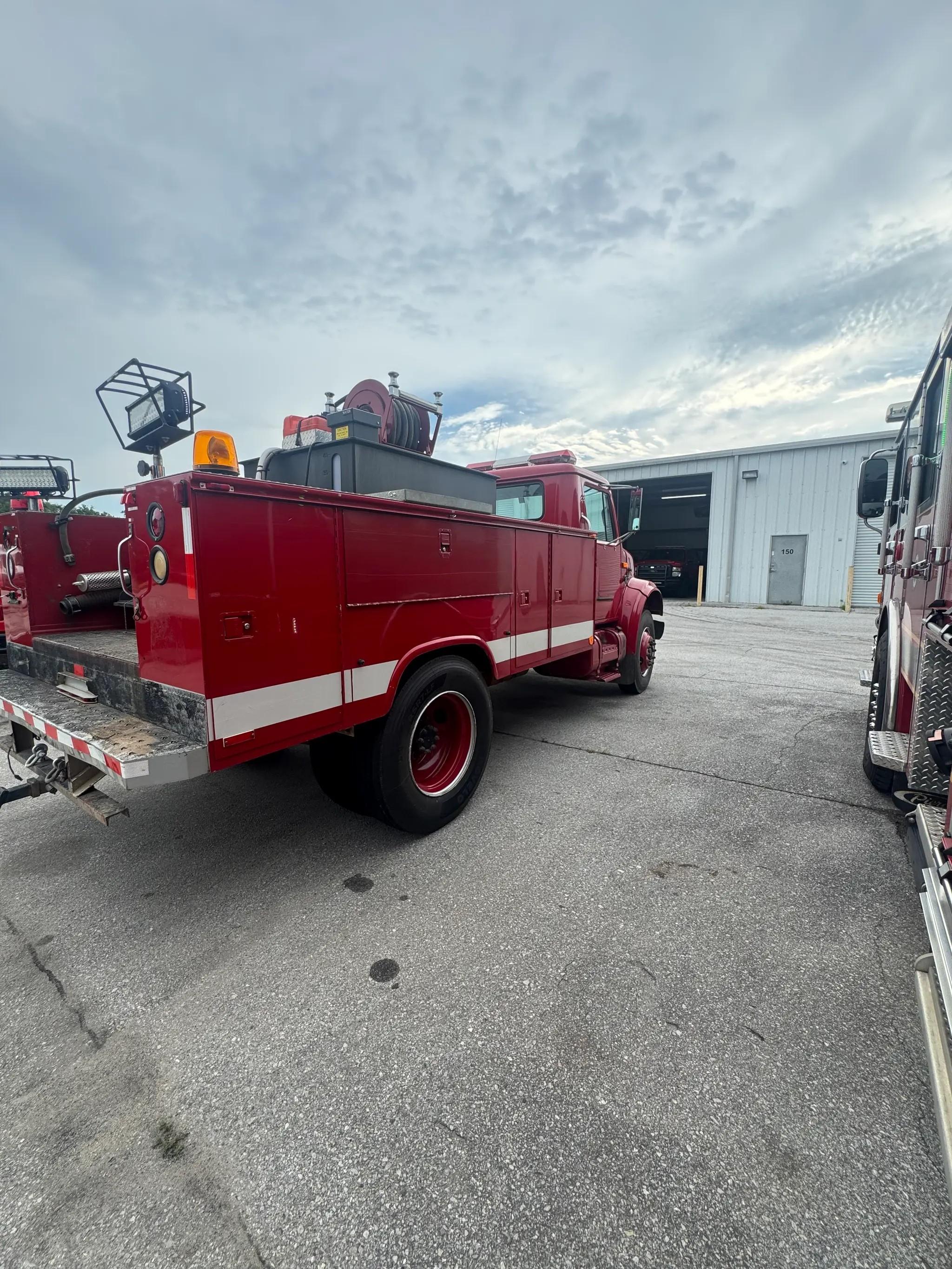 1987 International Brush Truck - image 3