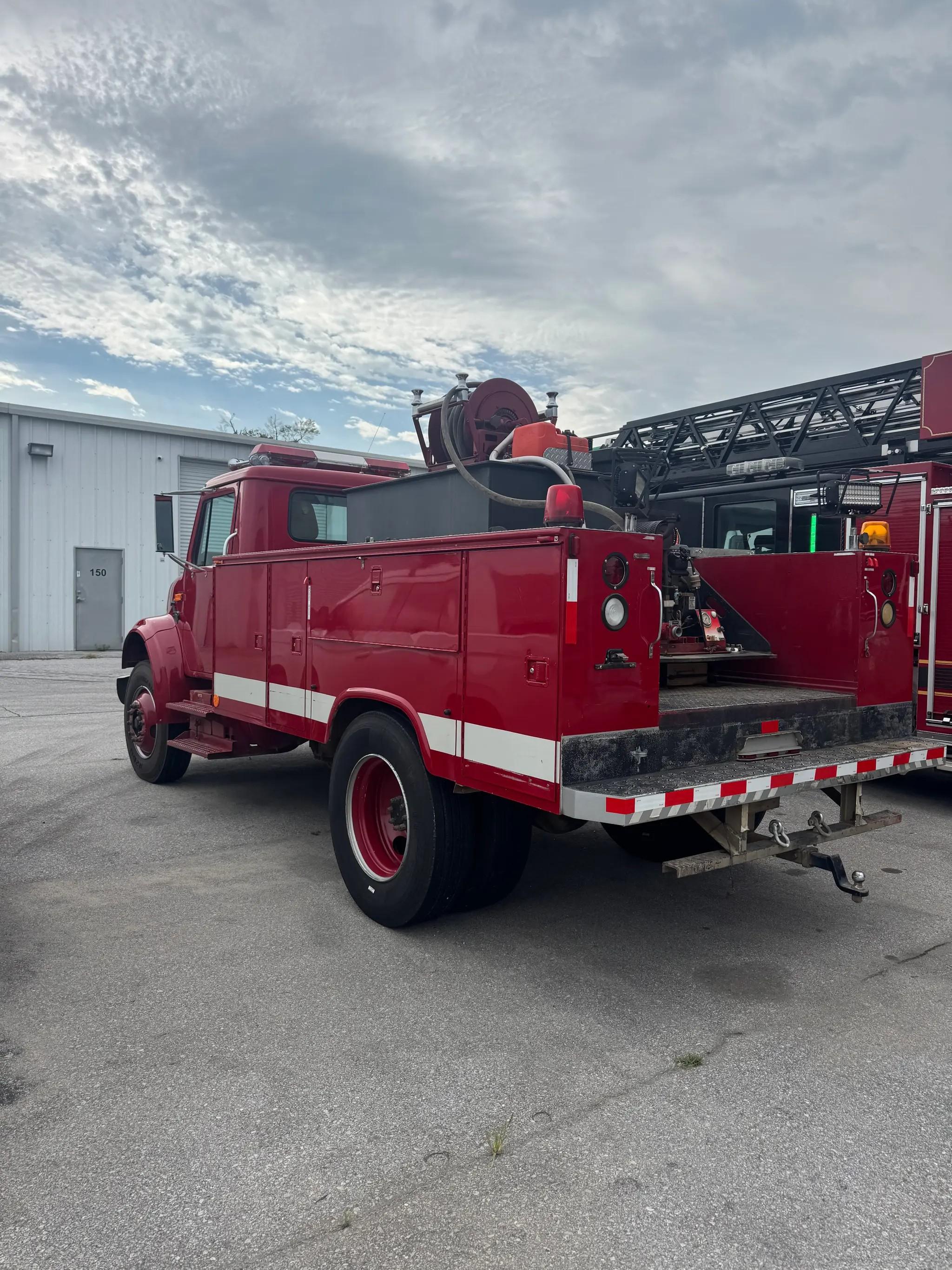 1987 International Brush Truck - image 4