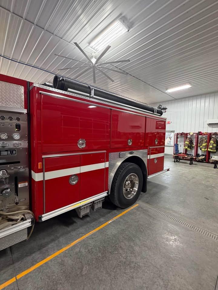 1998 E-One Freightliner Pumper - image 2