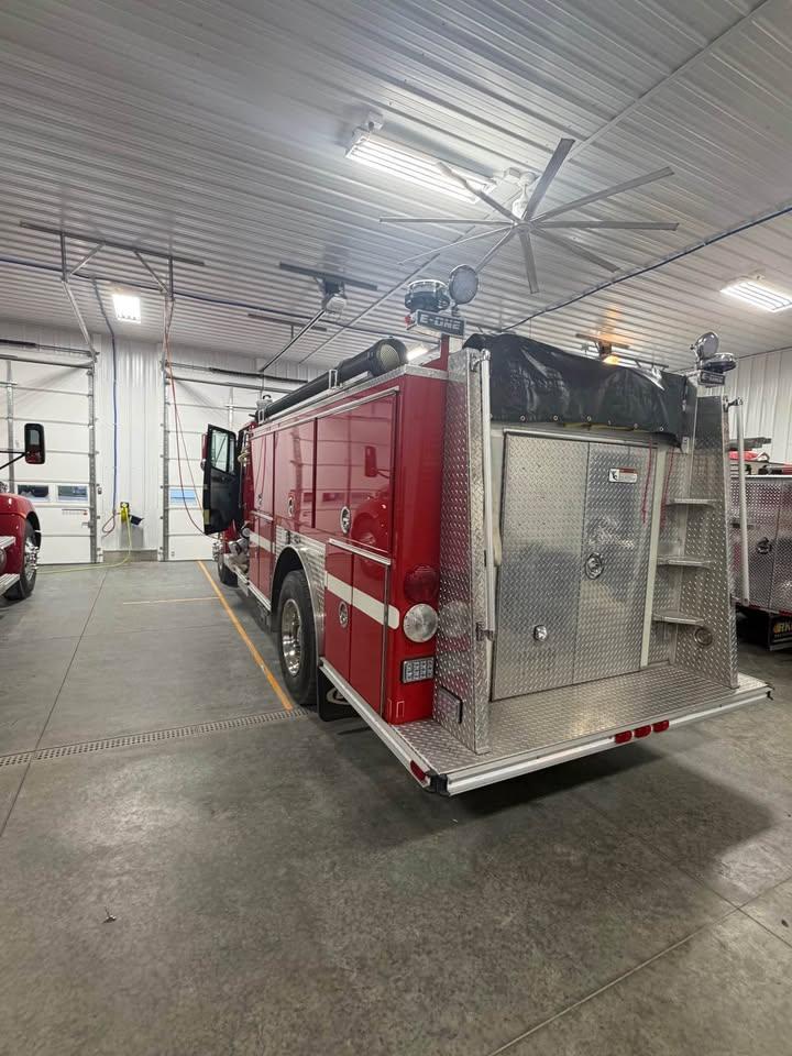 1998 E-One Freightliner Pumper - image 3