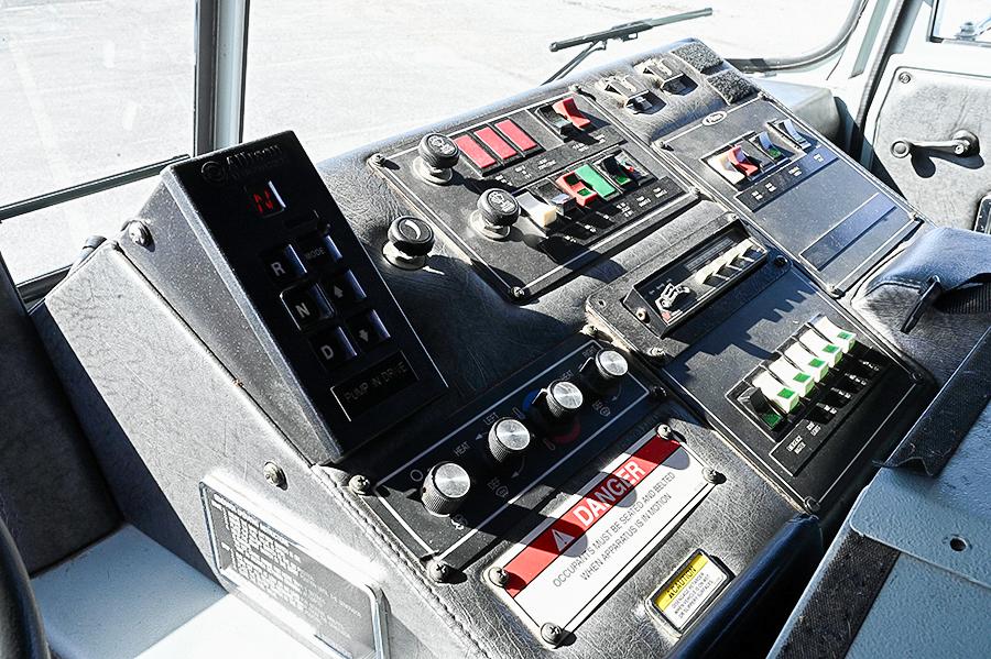 2002 Pierce Saber 1250/1000 Rural Pumper - image 11