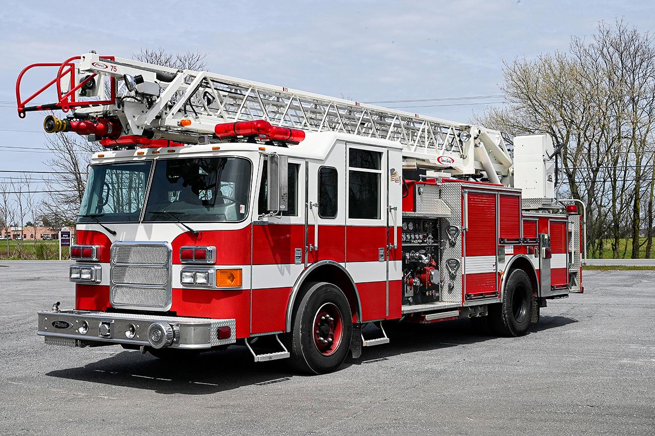 2003 Pierce 75′ Quint 1500/400 - image 1