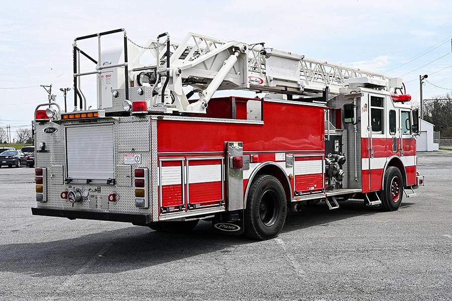 2003 Pierce 75′ Quint 1500/400 - image 4