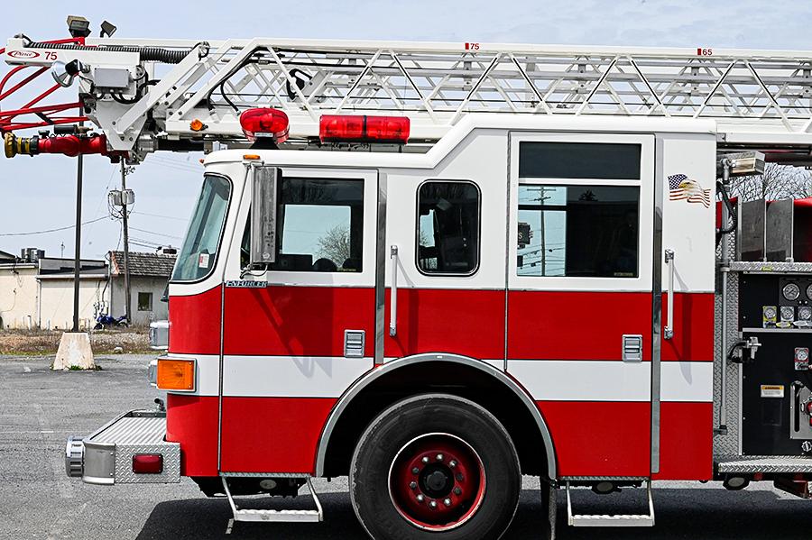 2003 Pierce 75′ Quint 1500/400 - image 5