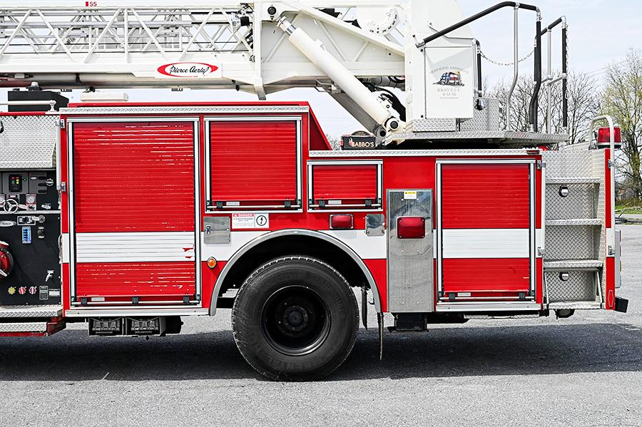 2003 Pierce 75′ Quint 1500/400 - image 9