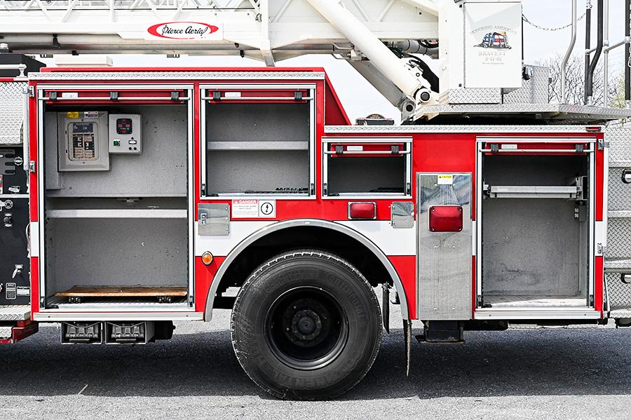 2003 Pierce 75′ Quint 1500/400 - image 12