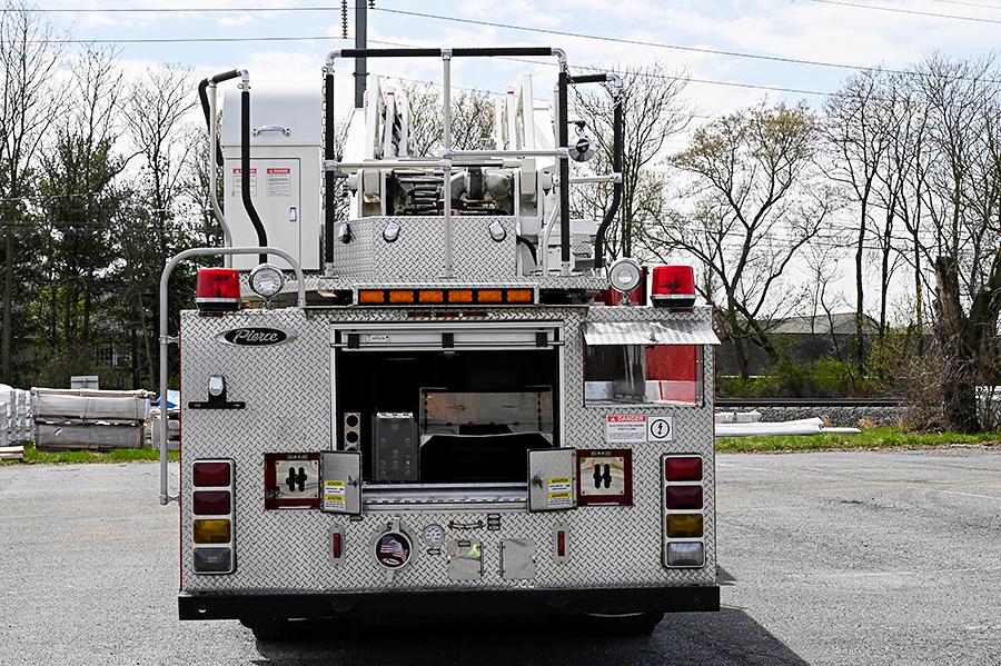 2003 Pierce 75′ Quint 1500/400 - image 18