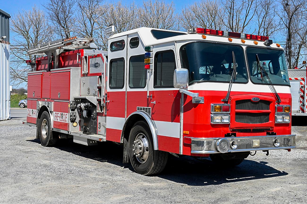2003 E-One 1500/1250 Rural Pumper With rear dump - image 2