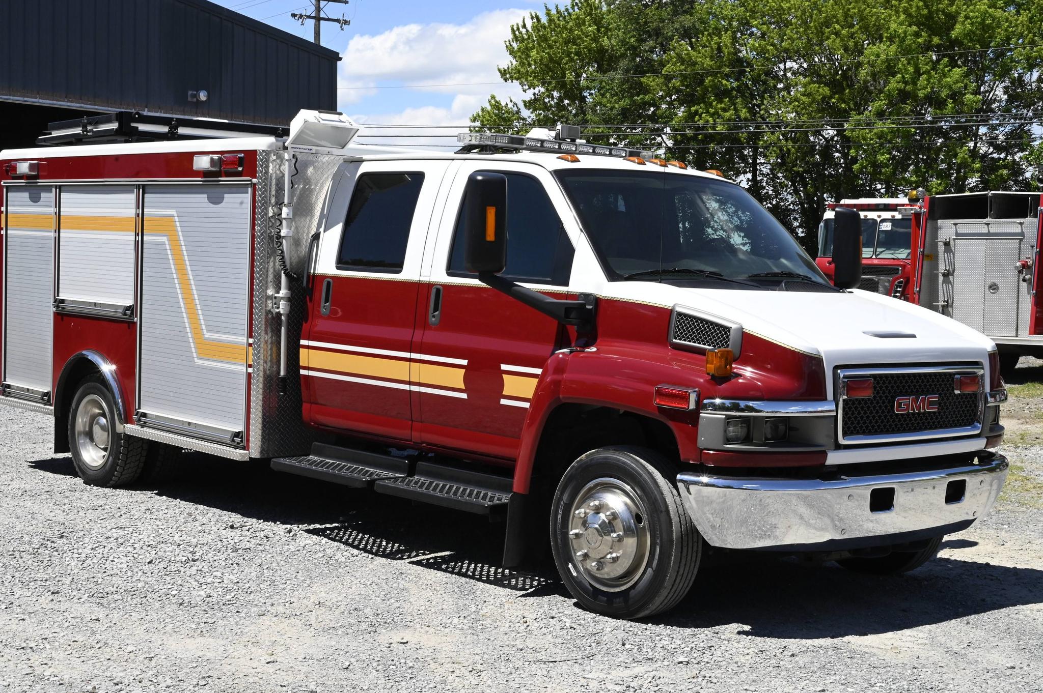 2008 GMC Medium Duty Rescue / Utility / Traffic Truck - image 2