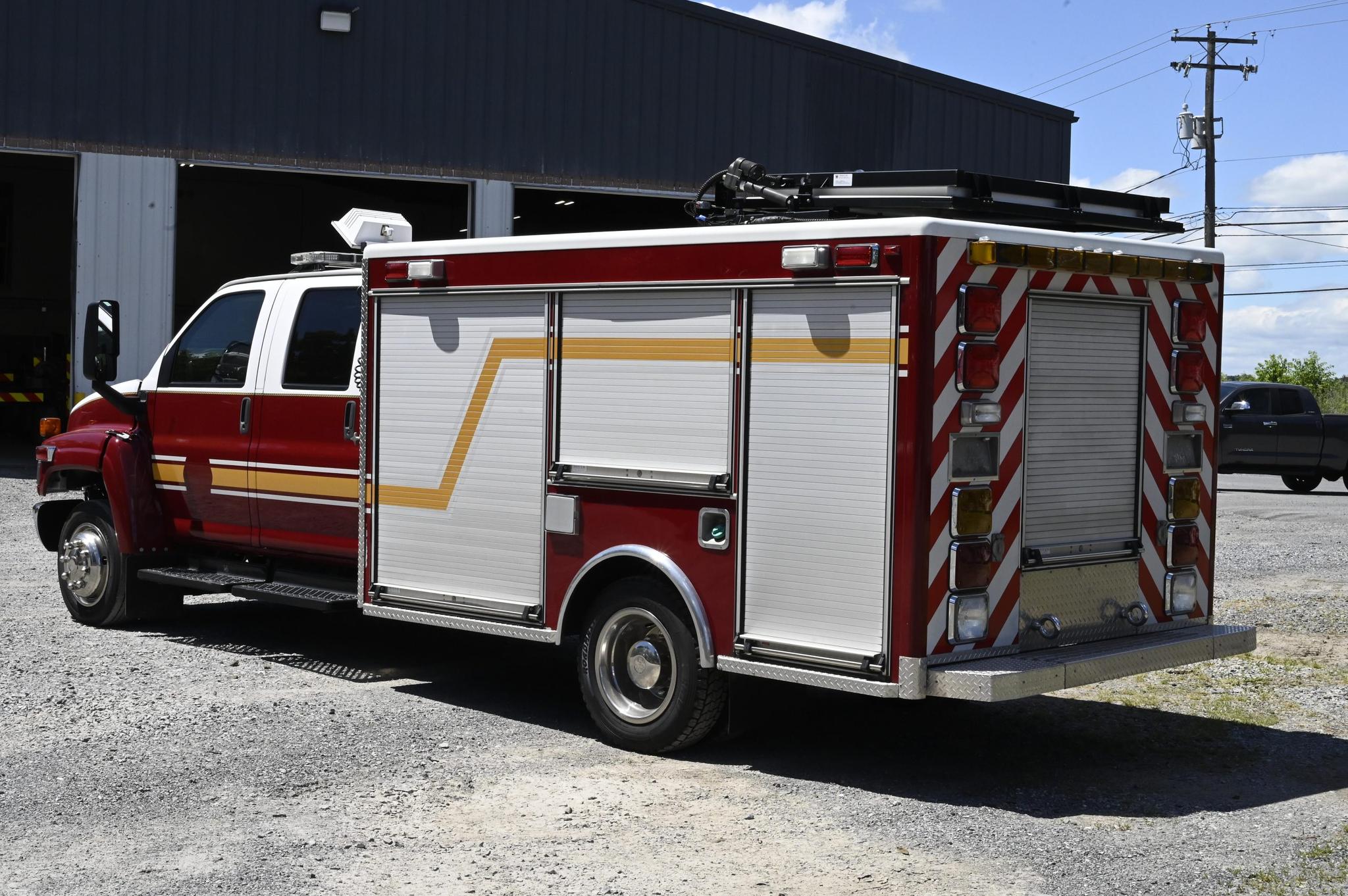 2008 GMC Medium Duty Rescue / Utility / Traffic Truck - image 3
