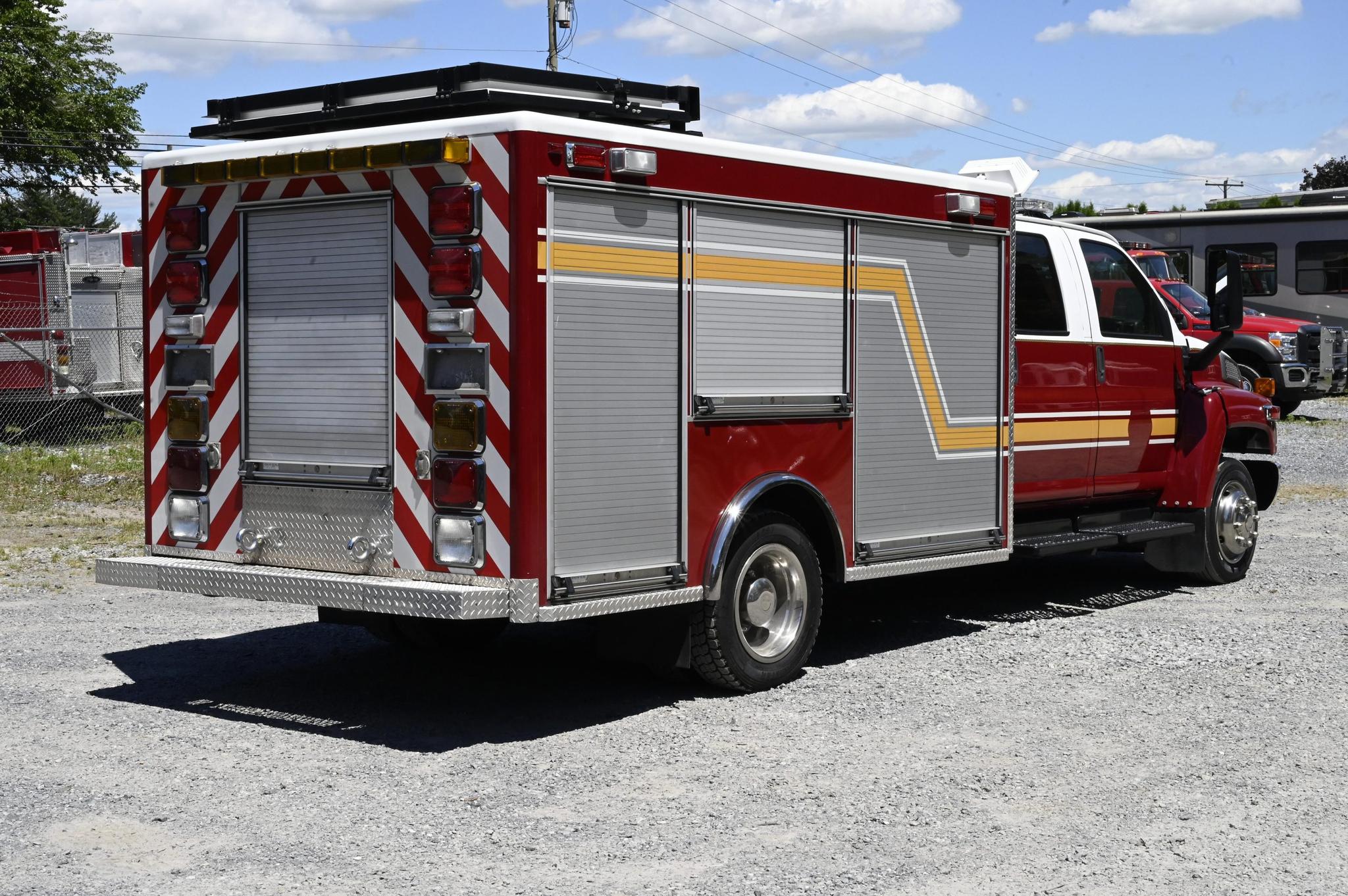 2008 GMC Medium Duty Rescue / Utility / Traffic Truck - image 4