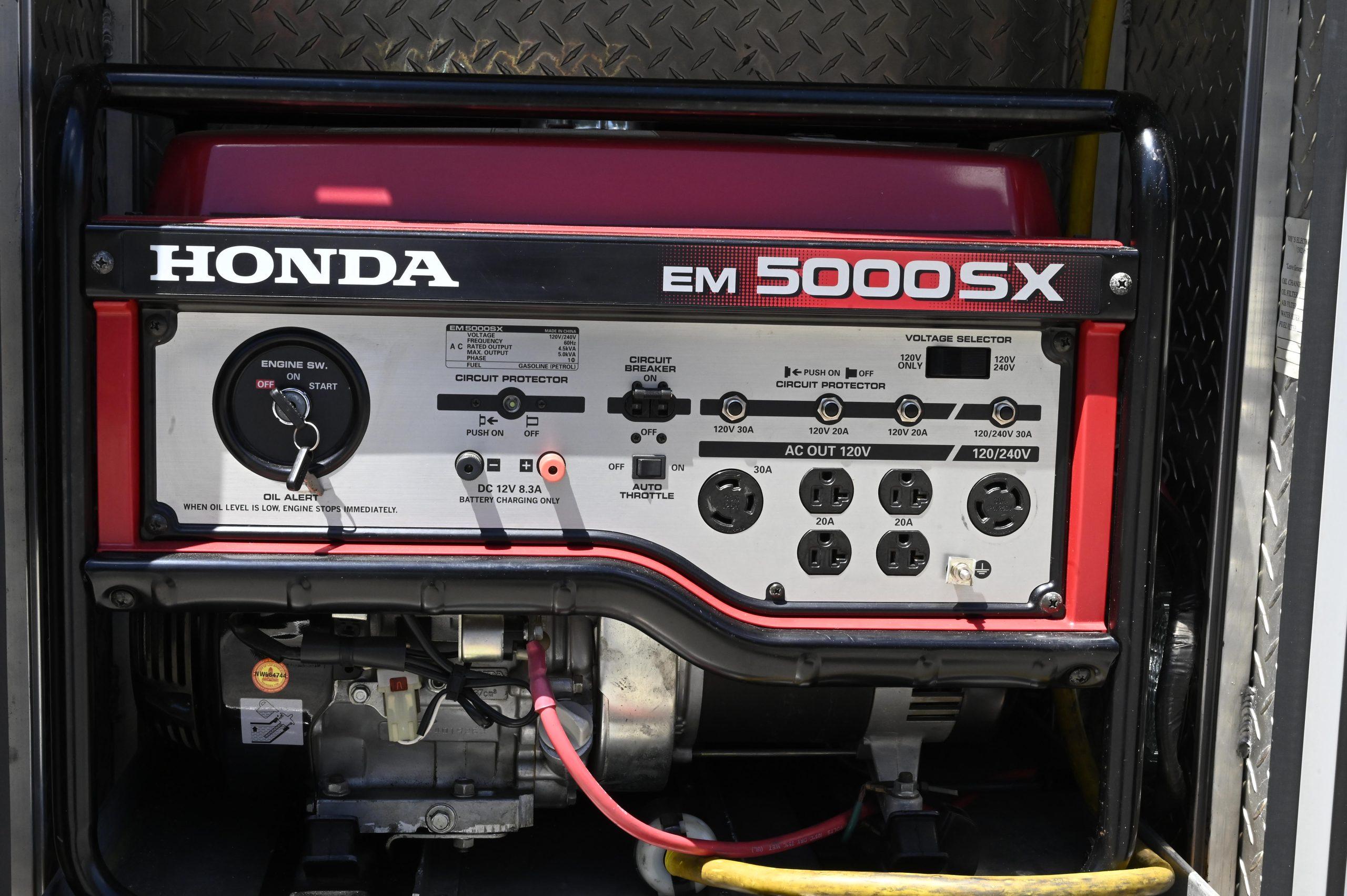 2008 GMC Medium Duty Rescue / Utility / Traffic Truck - image 10