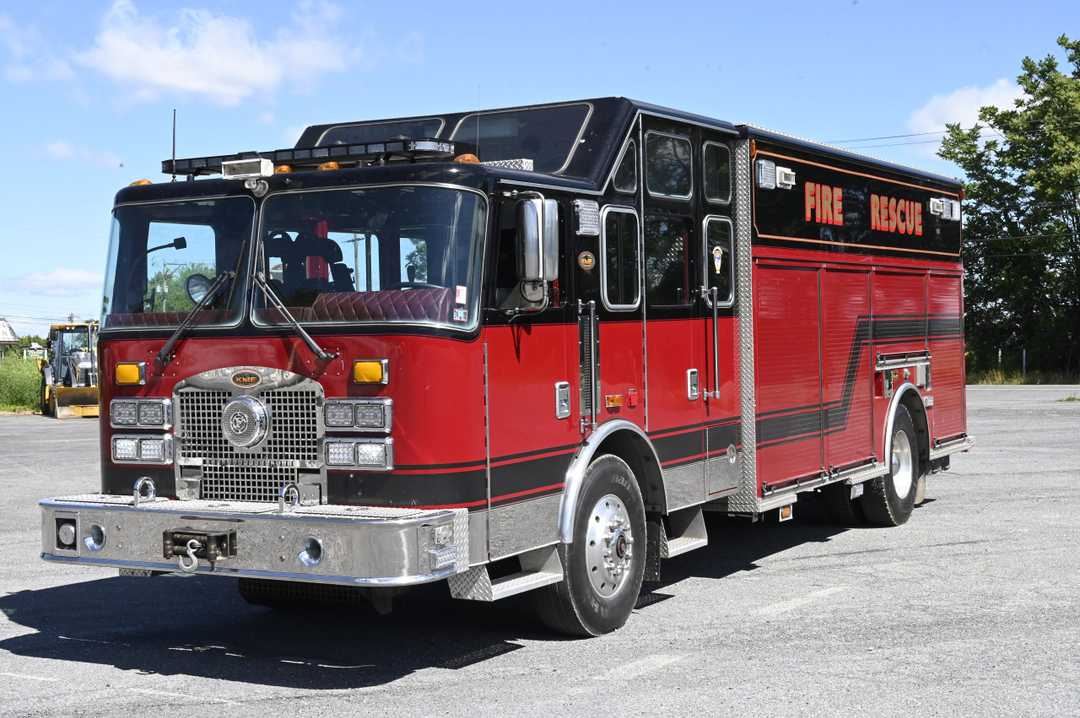 2002 KME Non Walk-In Heavy Rescue with Cascade