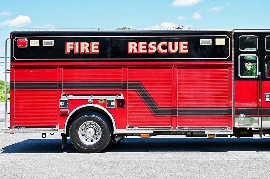 2002 KME Non Walk-In Heavy Rescue with Cascade - image 11
