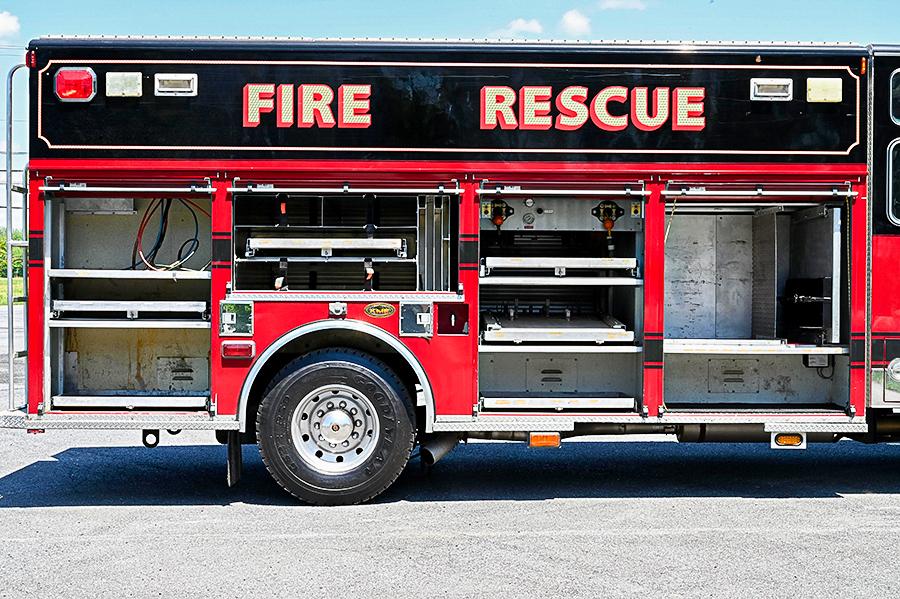 2002 KME Non Walk-In Heavy Rescue with Cascade - image 13