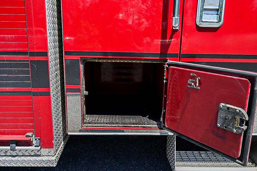 2002 KME Non Walk-In Heavy Rescue with Cascade - image 17