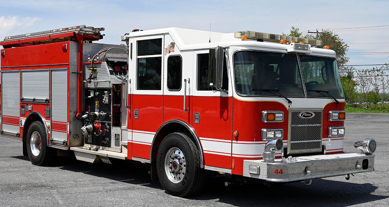 2011 Pierce 1250/1000 Rural Pumper with rear dump - image 2