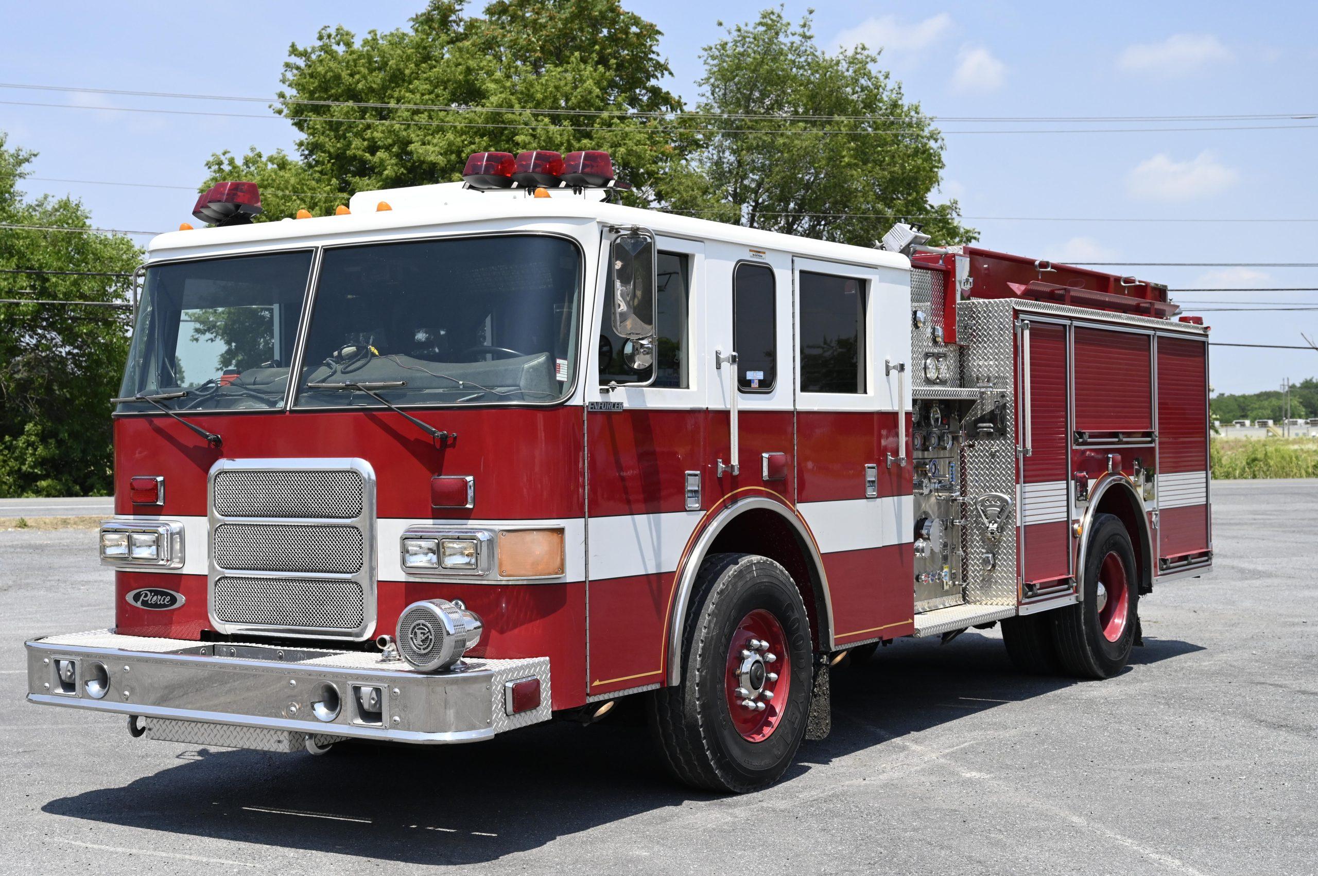 2004 Pierce Enforcer 1500/750 Rescue Pumper - image 1