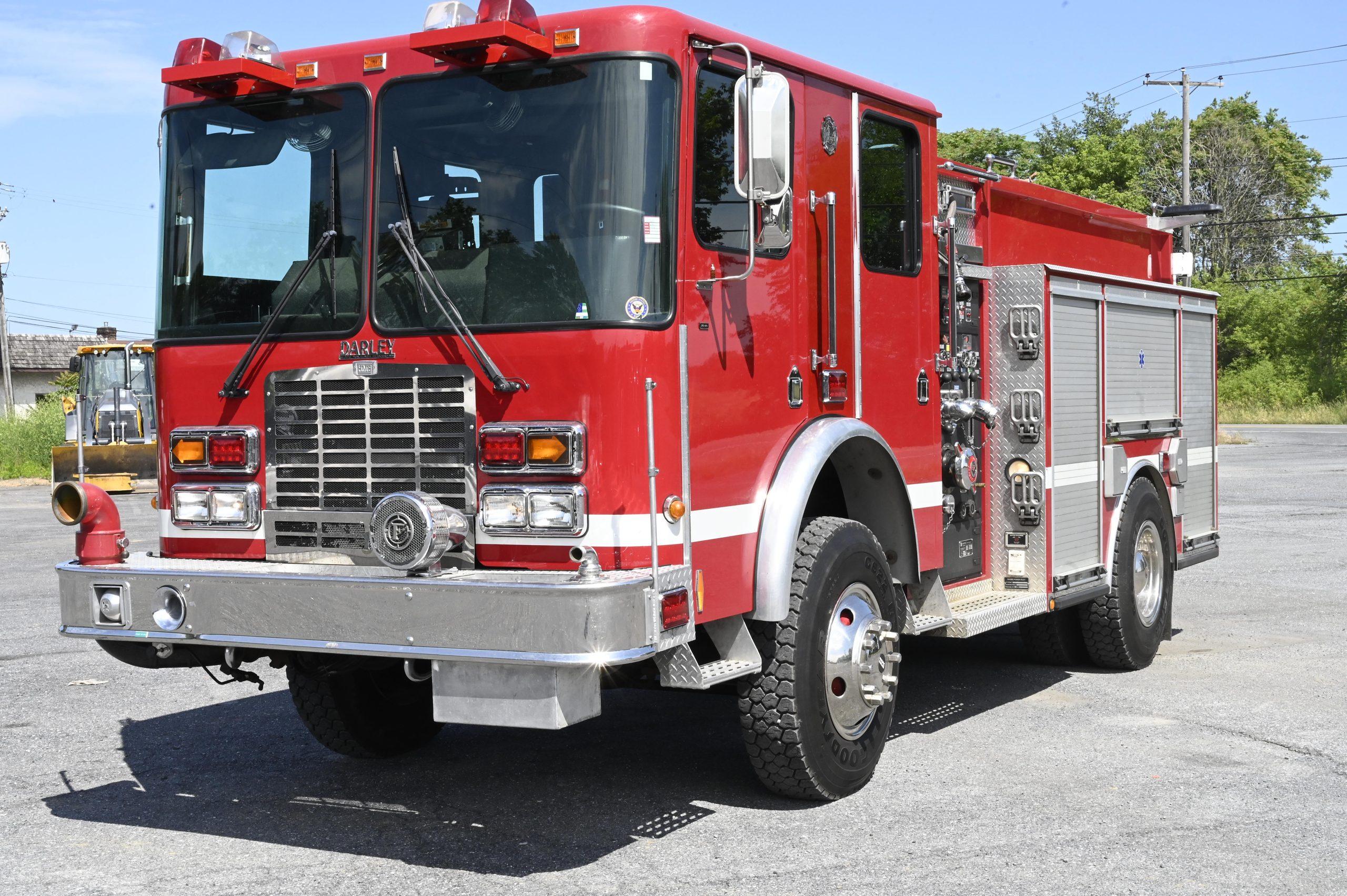 2001 HME/Darley 4X4 Pumper 1000/500 with CAFS - image 1