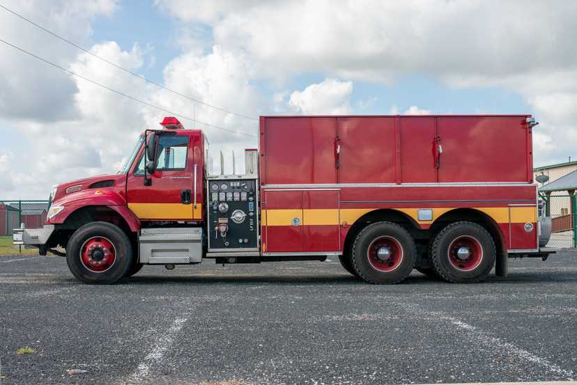2005 Pierce International Pumper Tanker — photo 2