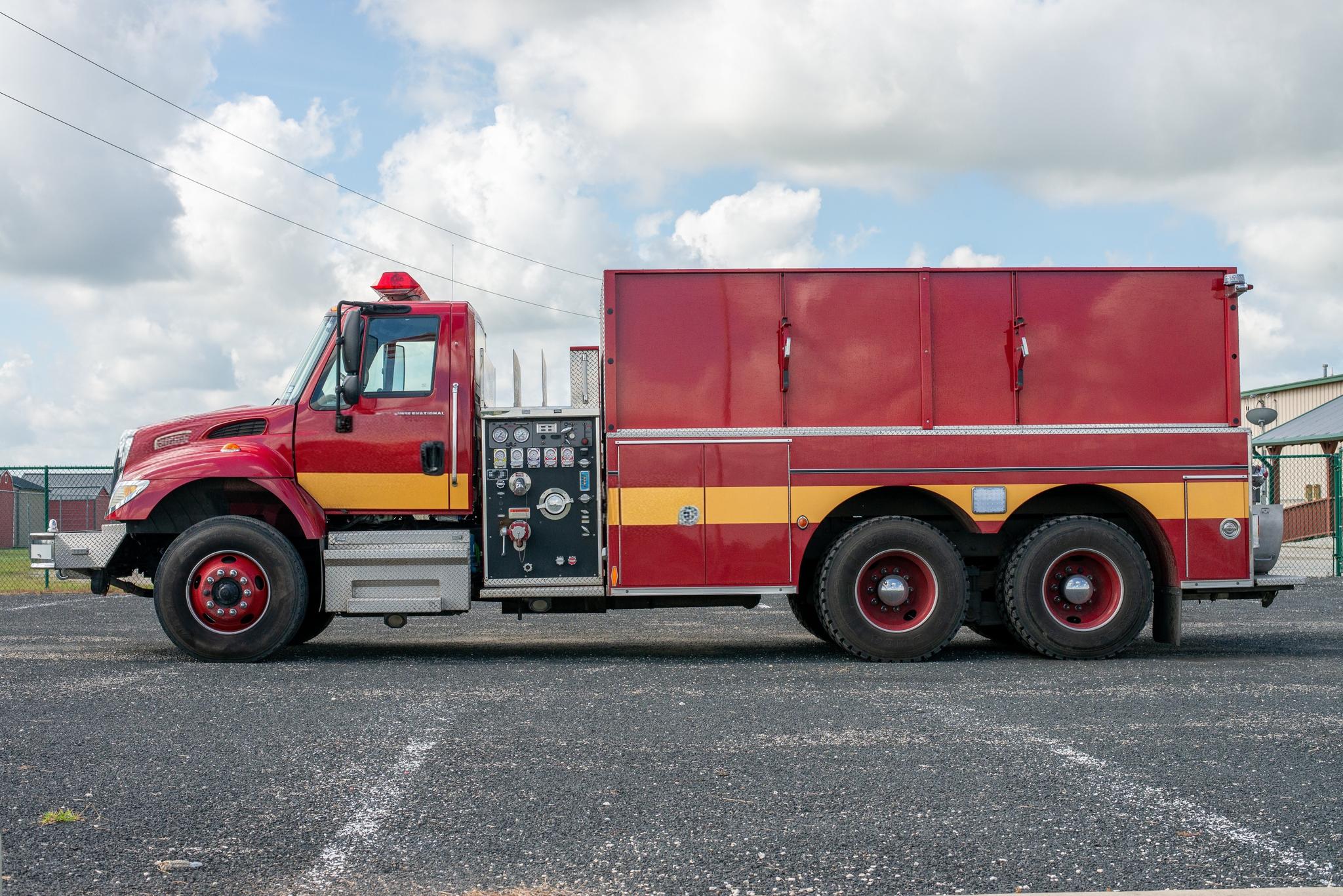 2005 Pierce International Pumper Tanker - image 2