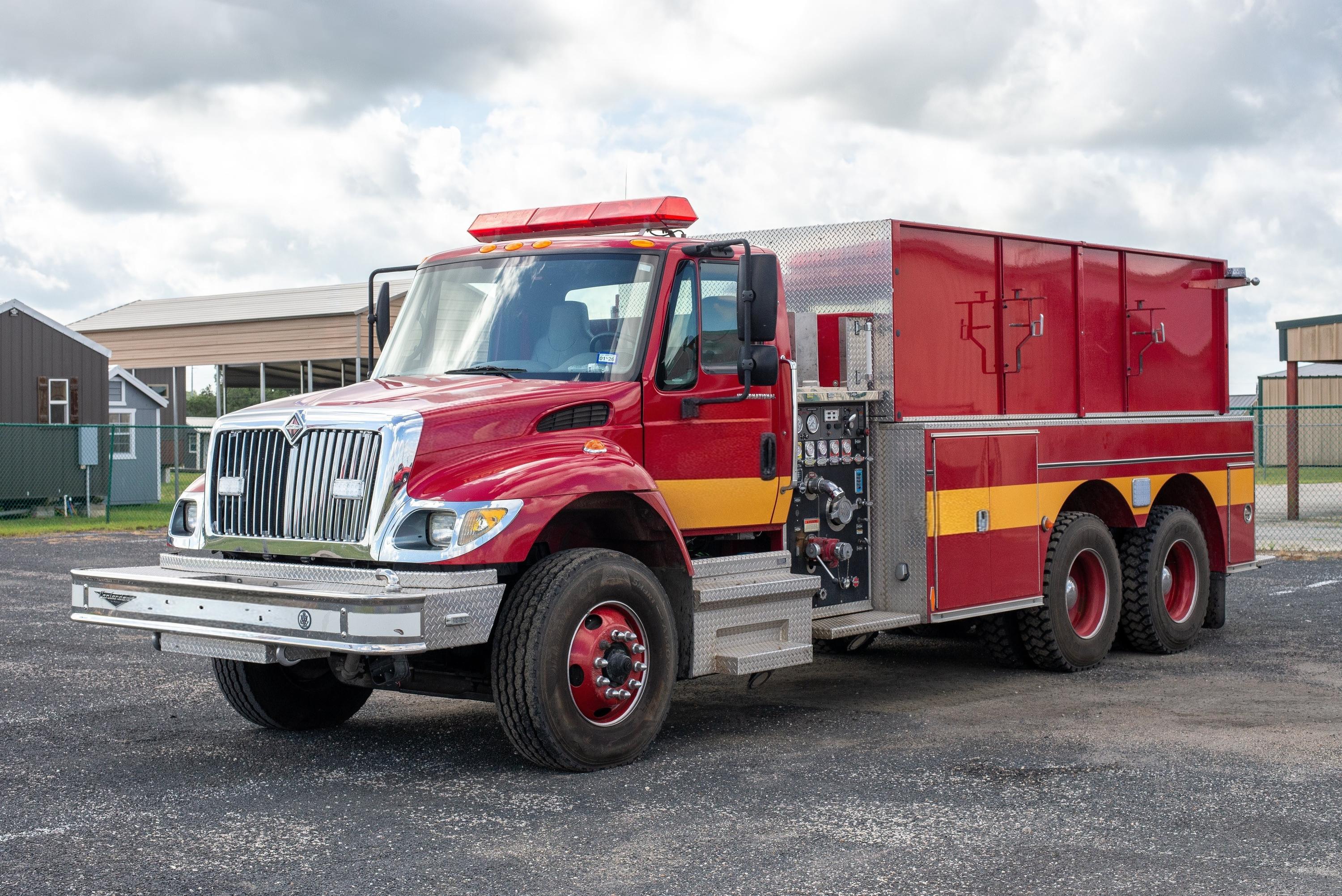 2005 Pierce International Pumper Tanker - image 1