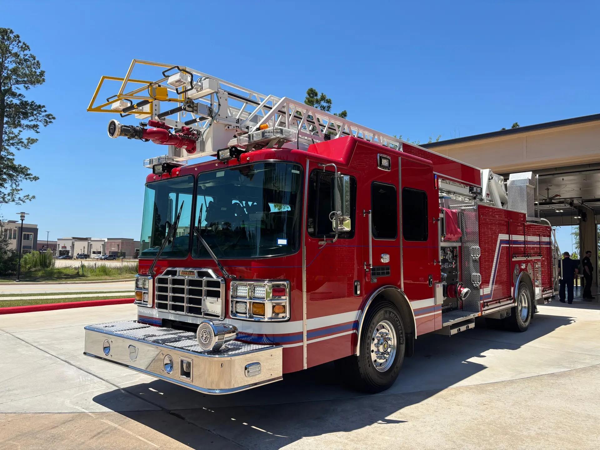 2015 Ferrara Ember 77' Aerial - image 1