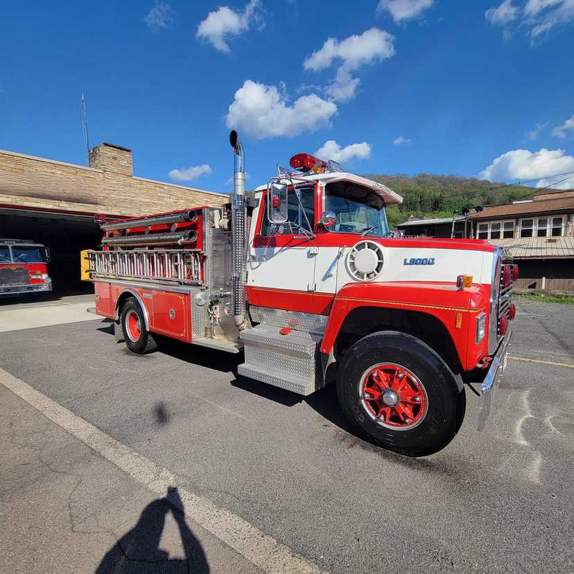 1990 4 Guys Ford Pumper Tanker — photo 2