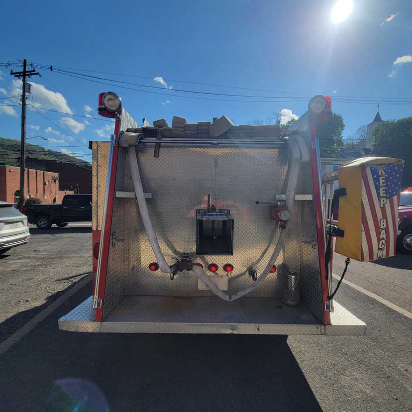 1990 4 Guys Ford Pumper Tanker — photo 4