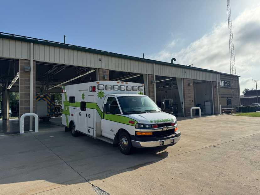 2011 Chevrolet Braun Type III Ambulance — photo 4