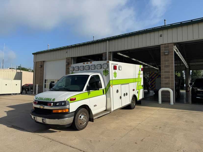 2011 Chevrolet Braun Type III Ambulance — photo 2