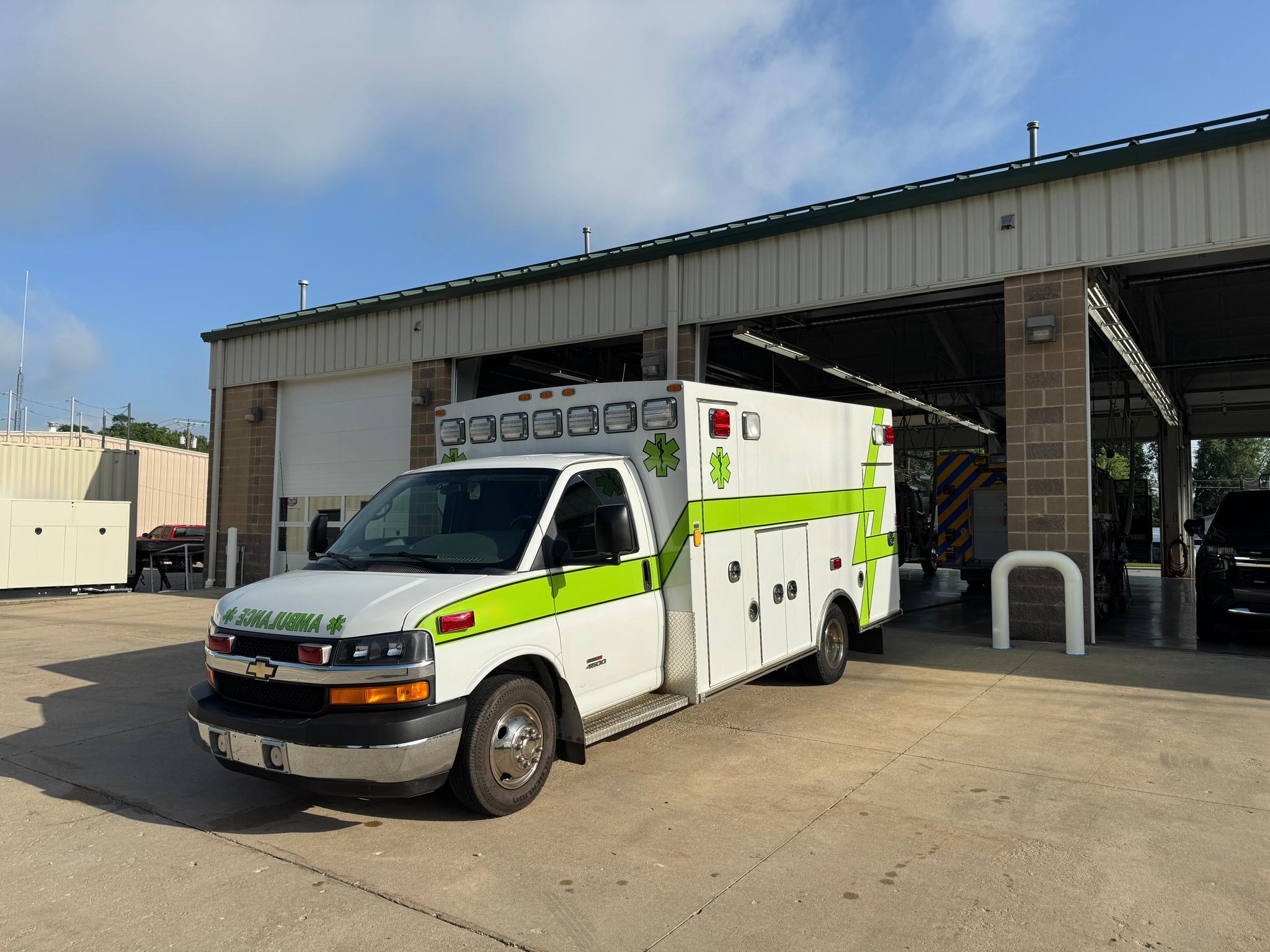 2011 Chevrolet Braun Type III Ambulance - image 2