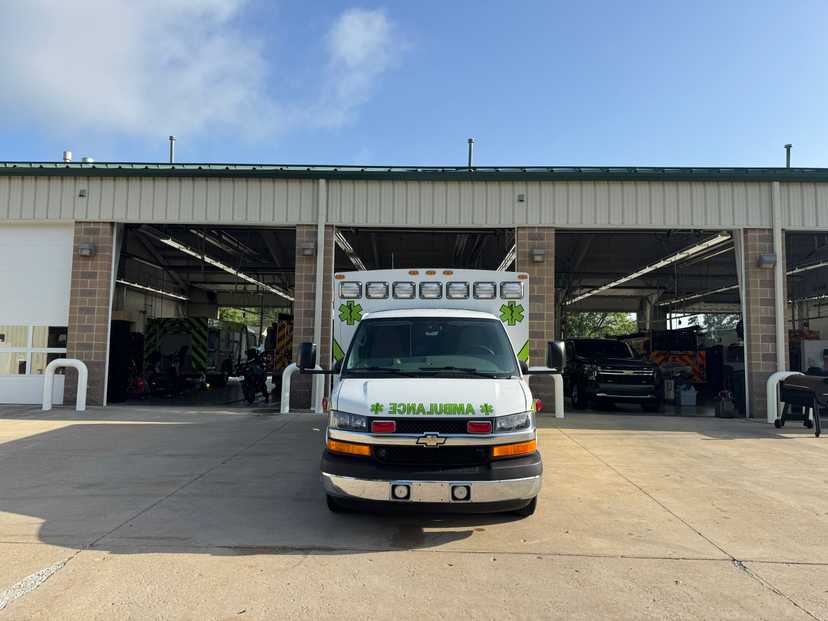 2011 Chevrolet Braun Type III Ambulance — photo 3