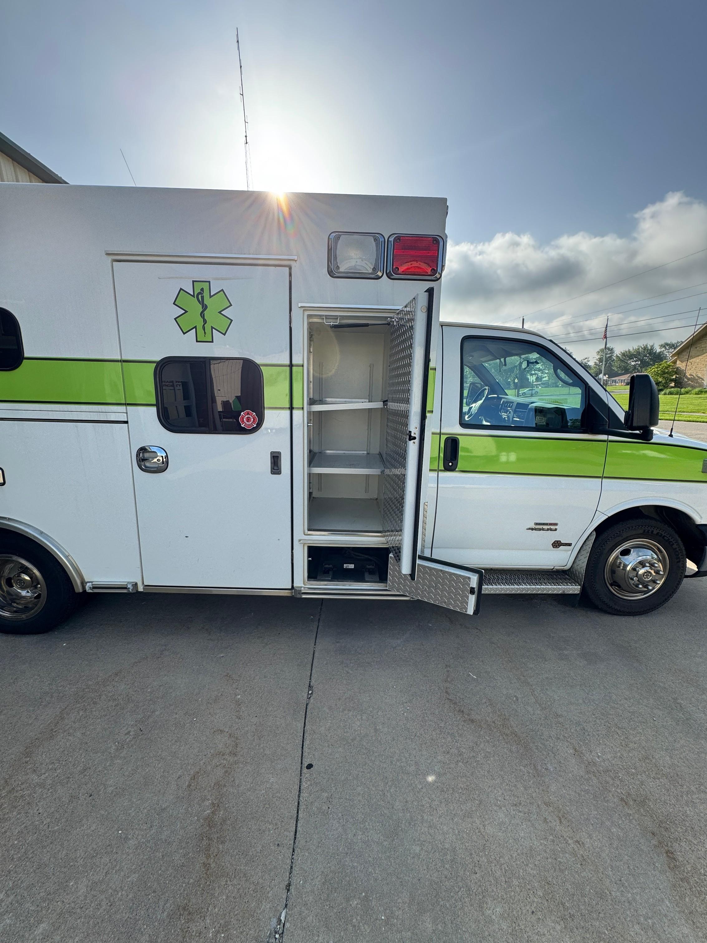 2011 Chevrolet Braun Type III Ambulance - image 17