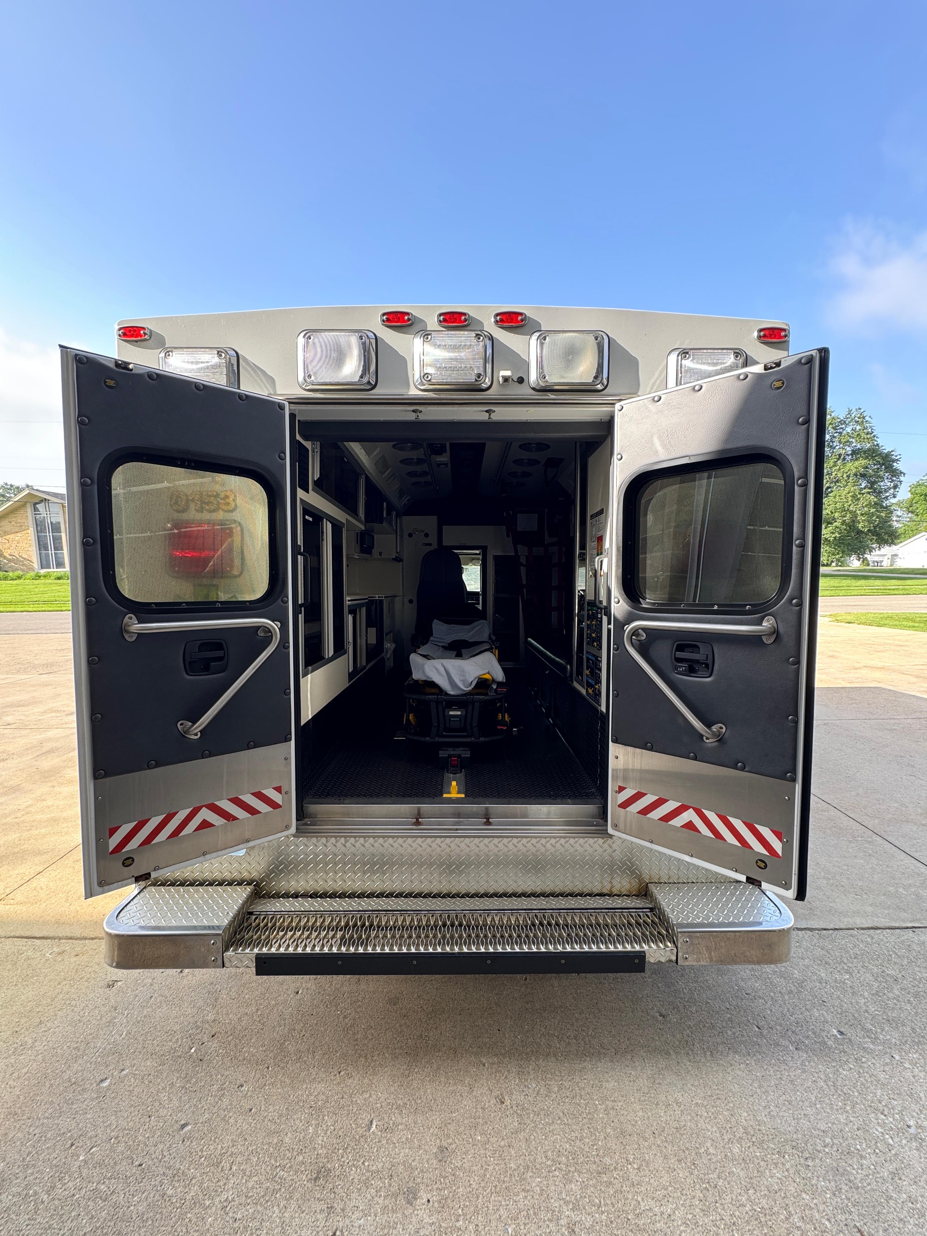 2011 Chevrolet Braun Type III Ambulance - image 13