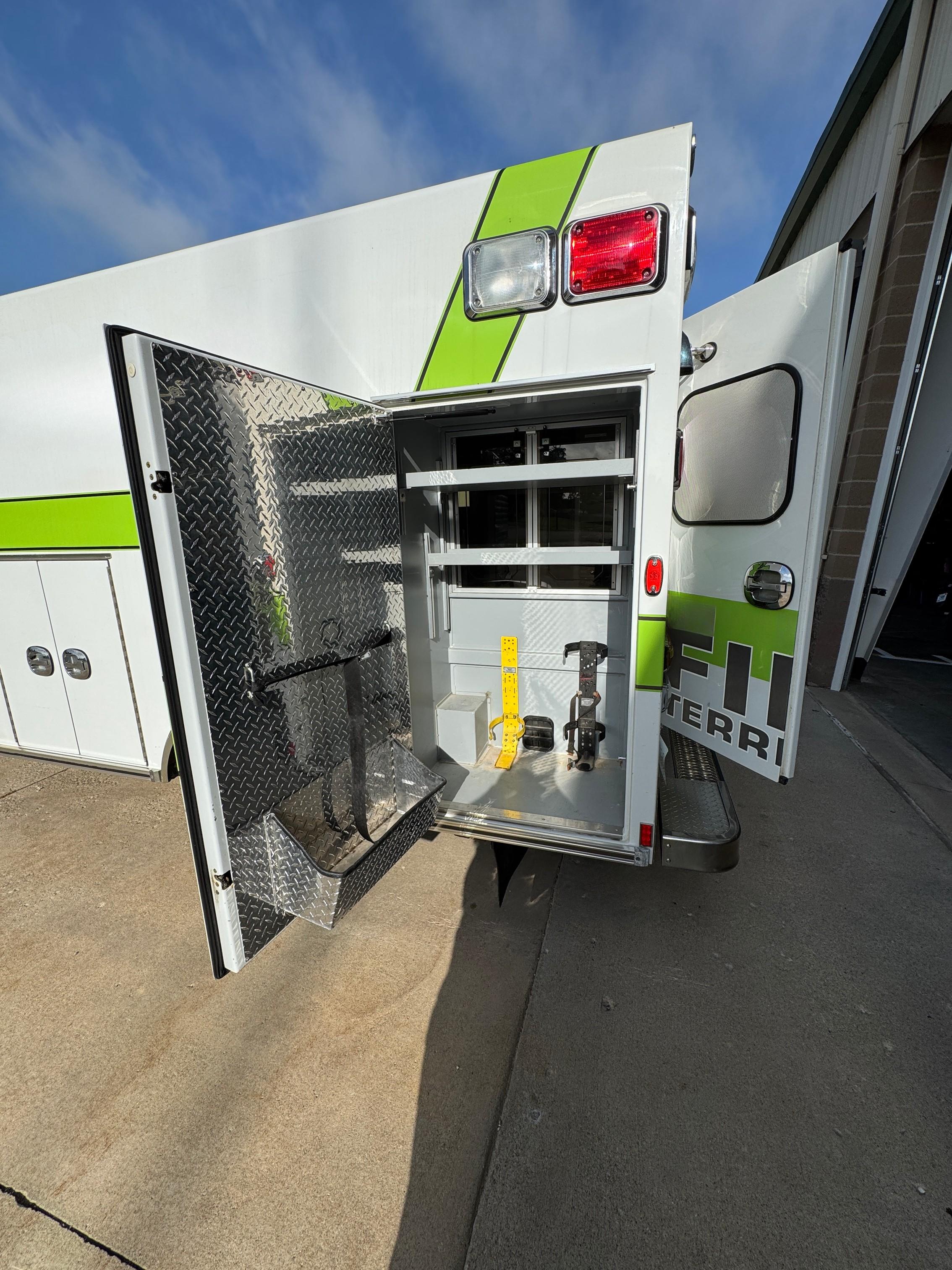 2011 Chevrolet Braun Type III Ambulance - image 14